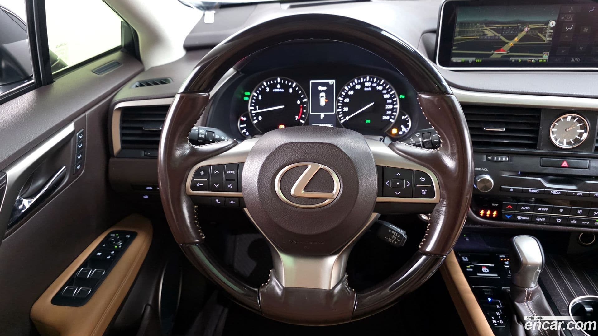 Main__Slider__Photo:RX Lexus 2016.11-12