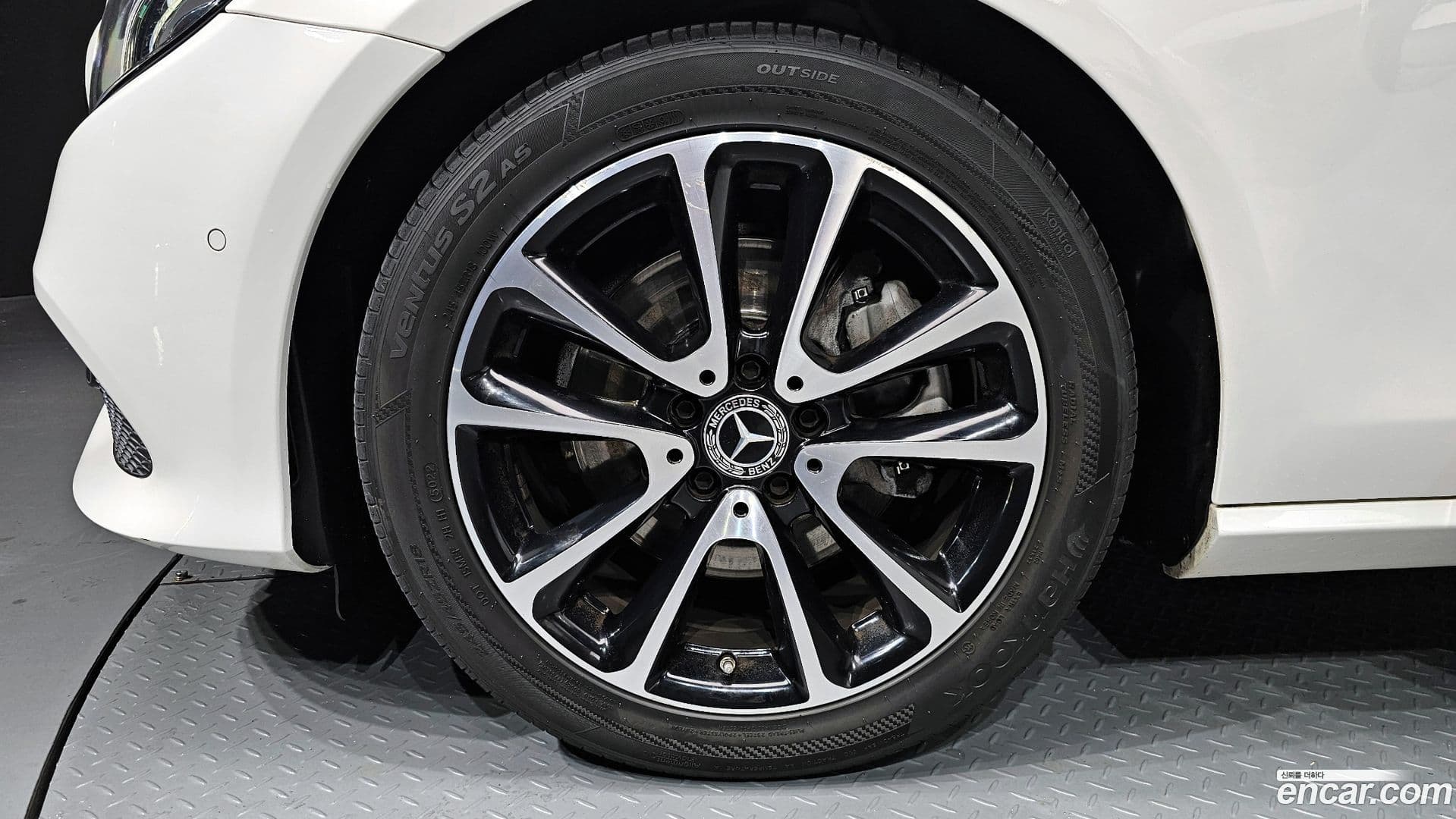 Main__Slider__Photo:E-Class Mercedes-Benz 2020.3-4