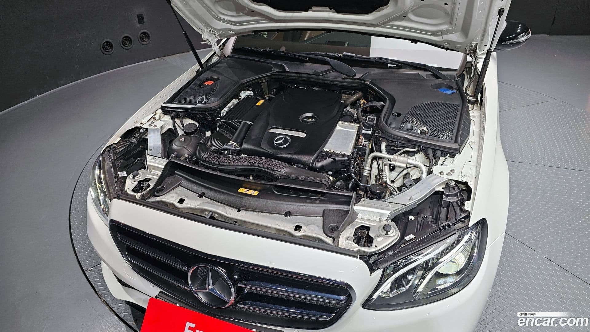 Main__Slider__Photo:E-Class Mercedes-Benz 2020.3-5
