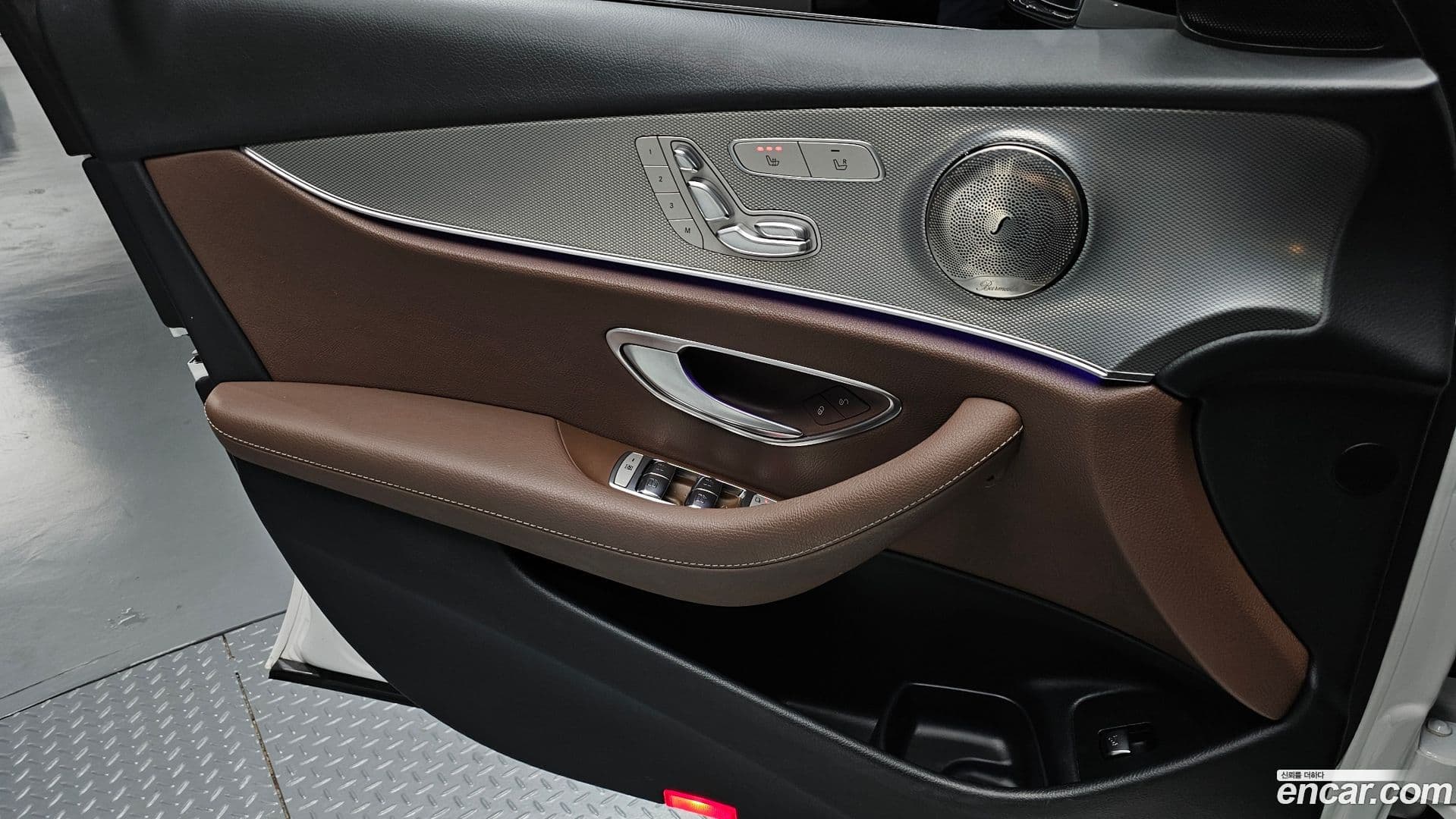 Main__Slider__Photo:E-Class Mercedes-Benz 2020.3-13