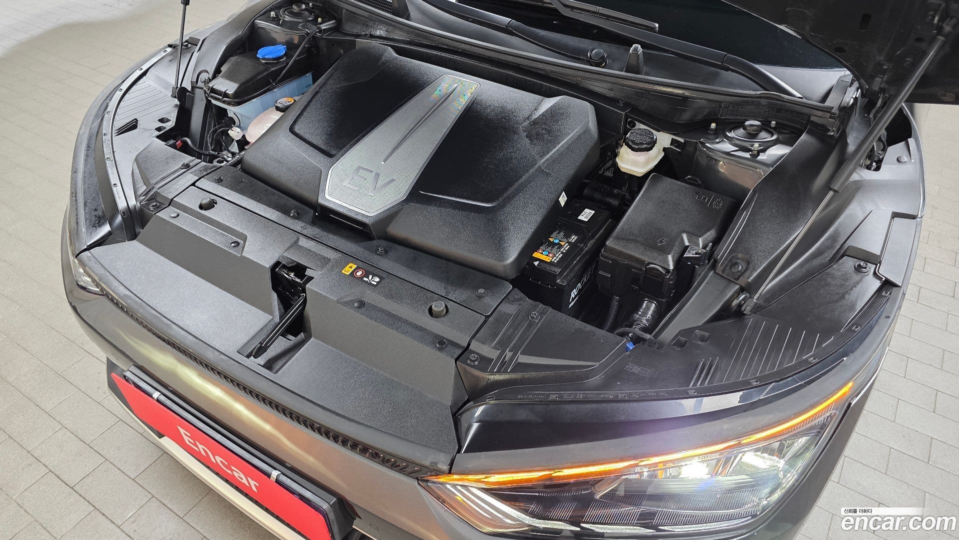 Main__Slider__Photo:EV6 Kia 2023.2-5