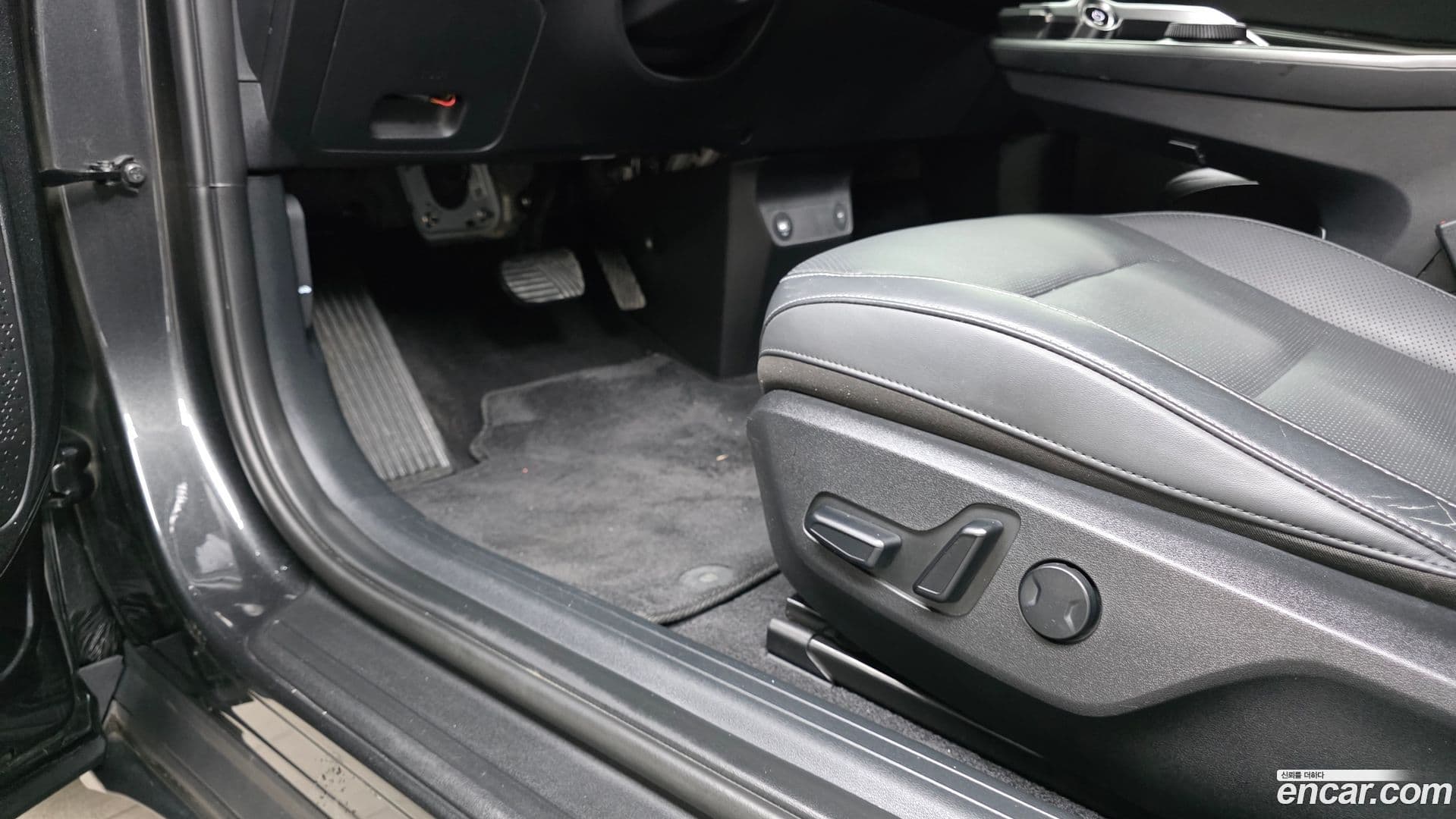 Main__Slider__Photo:EV6 Kia 2023.2-17