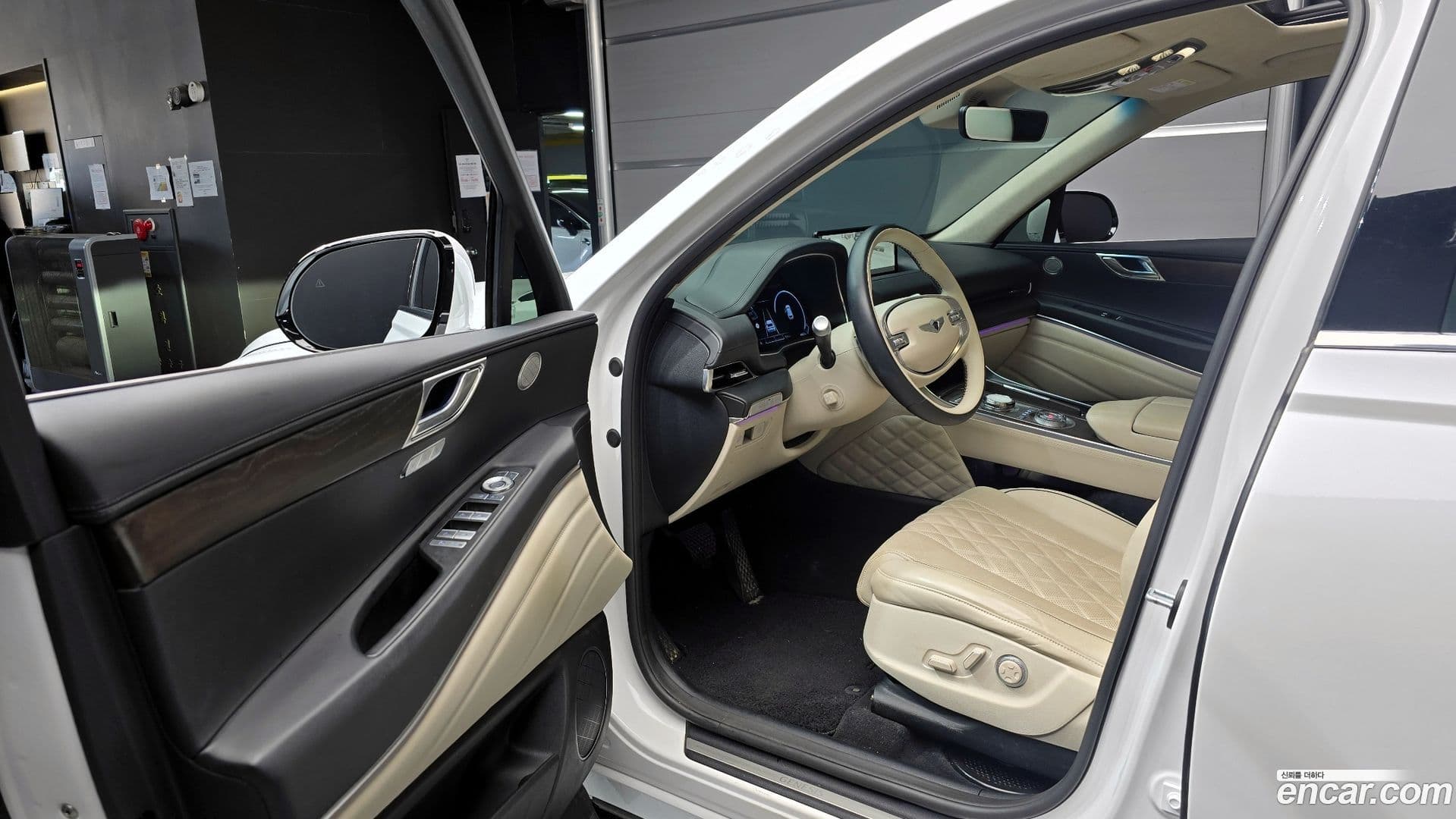 Main__Slider__Photo:GV80 Genesis 2023.0-10