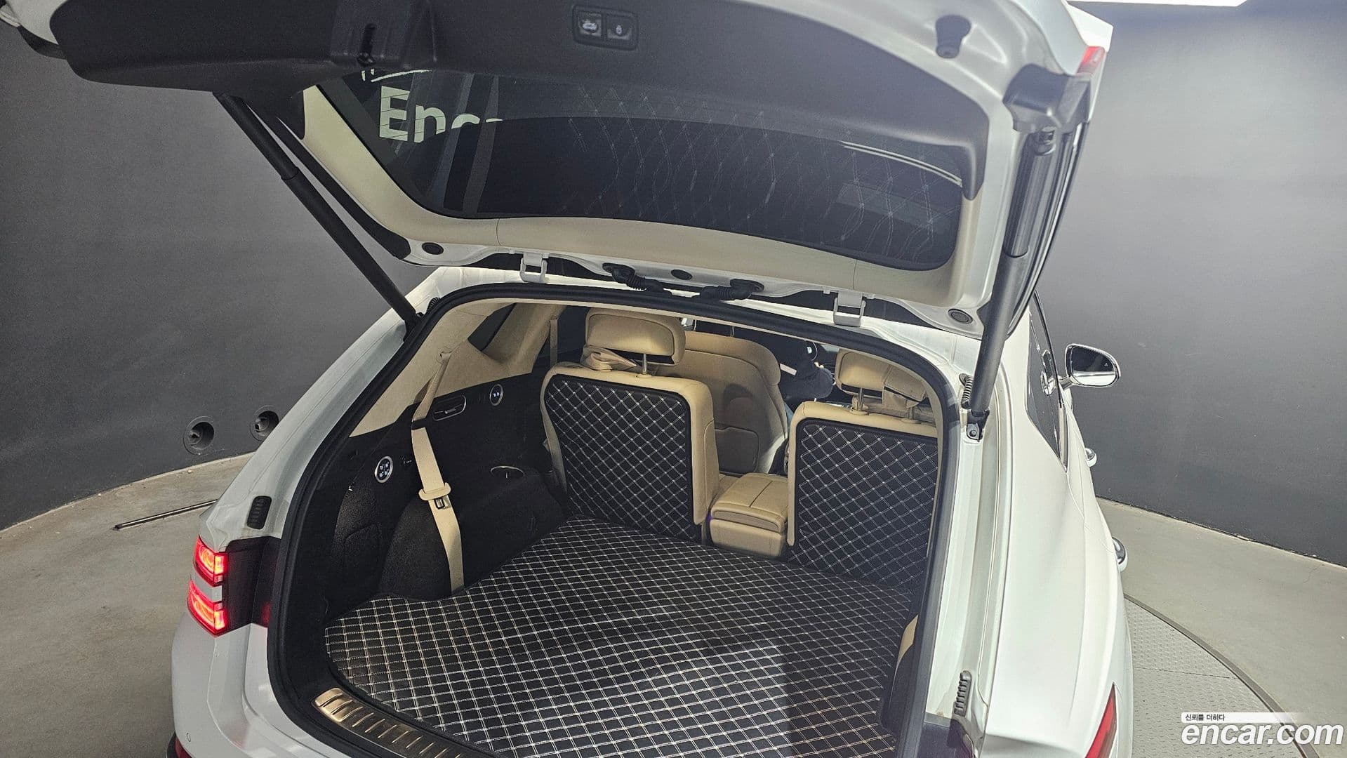 Main__Slider__Photo:GV80 Genesis 2023.0-19