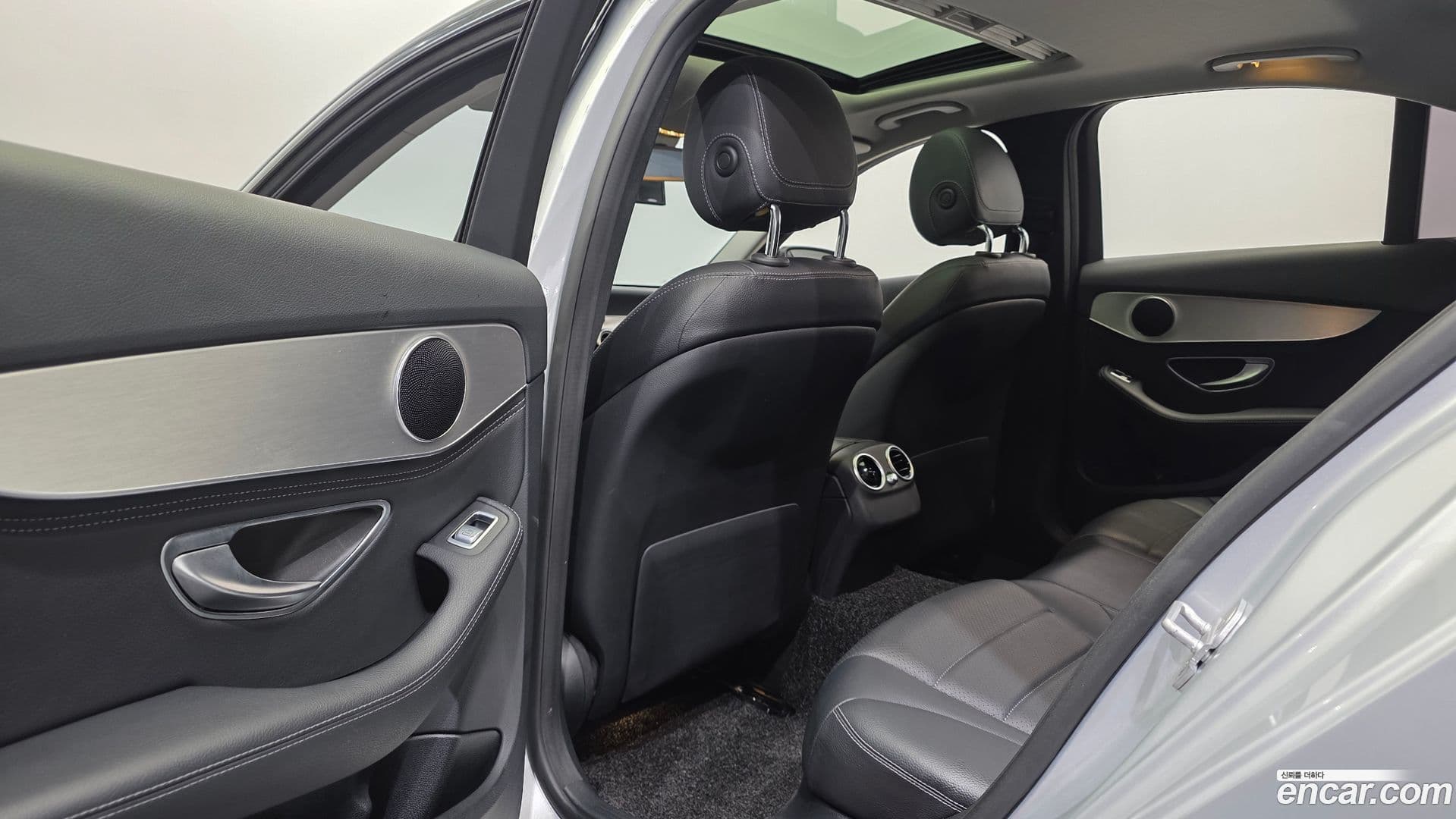 Main__Slider__Photo:C-Class Mercedes-Benz 2014.5-17