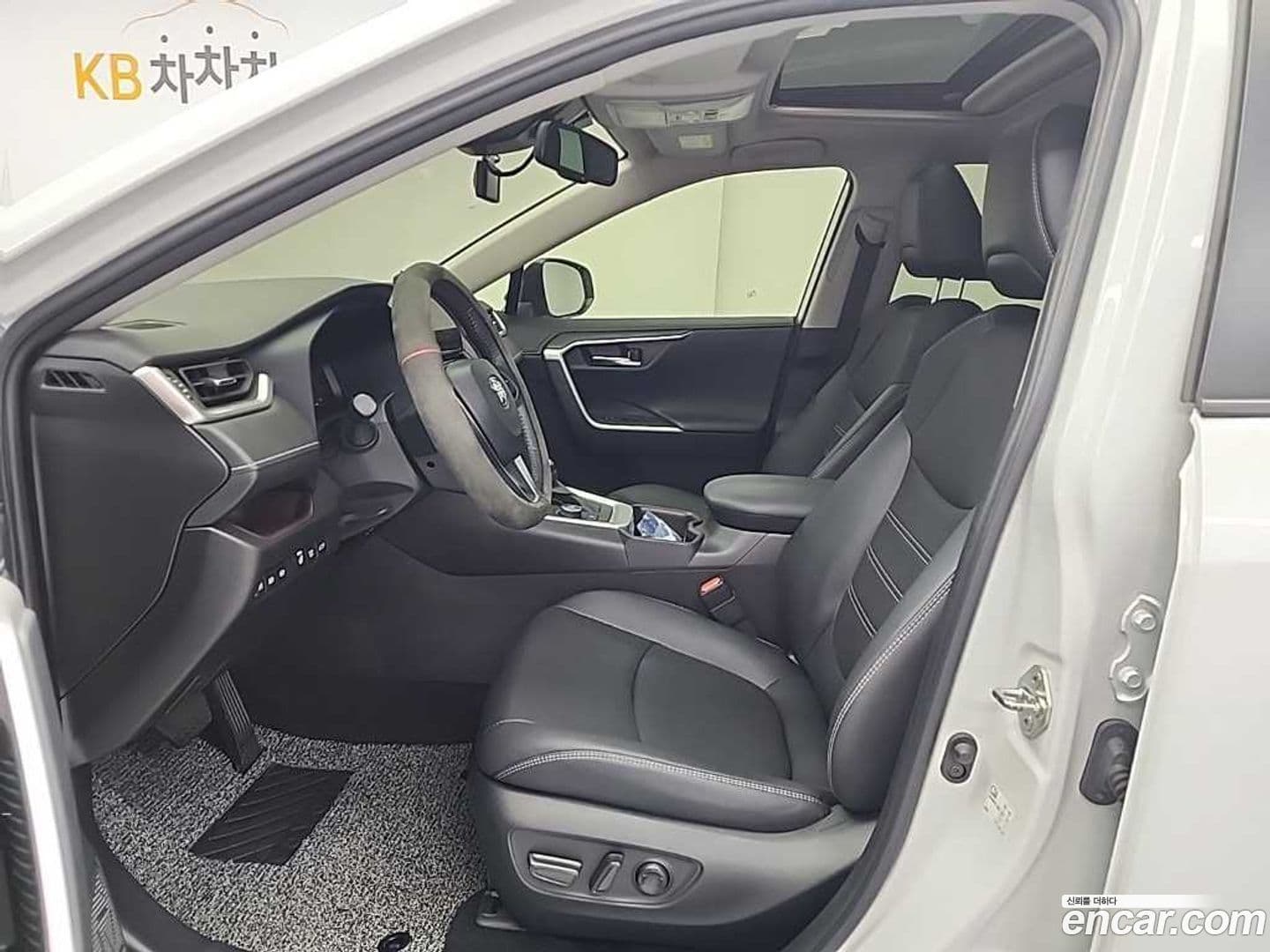 Main__Slider__Photo:RAV4 Toyota 2023.11-10