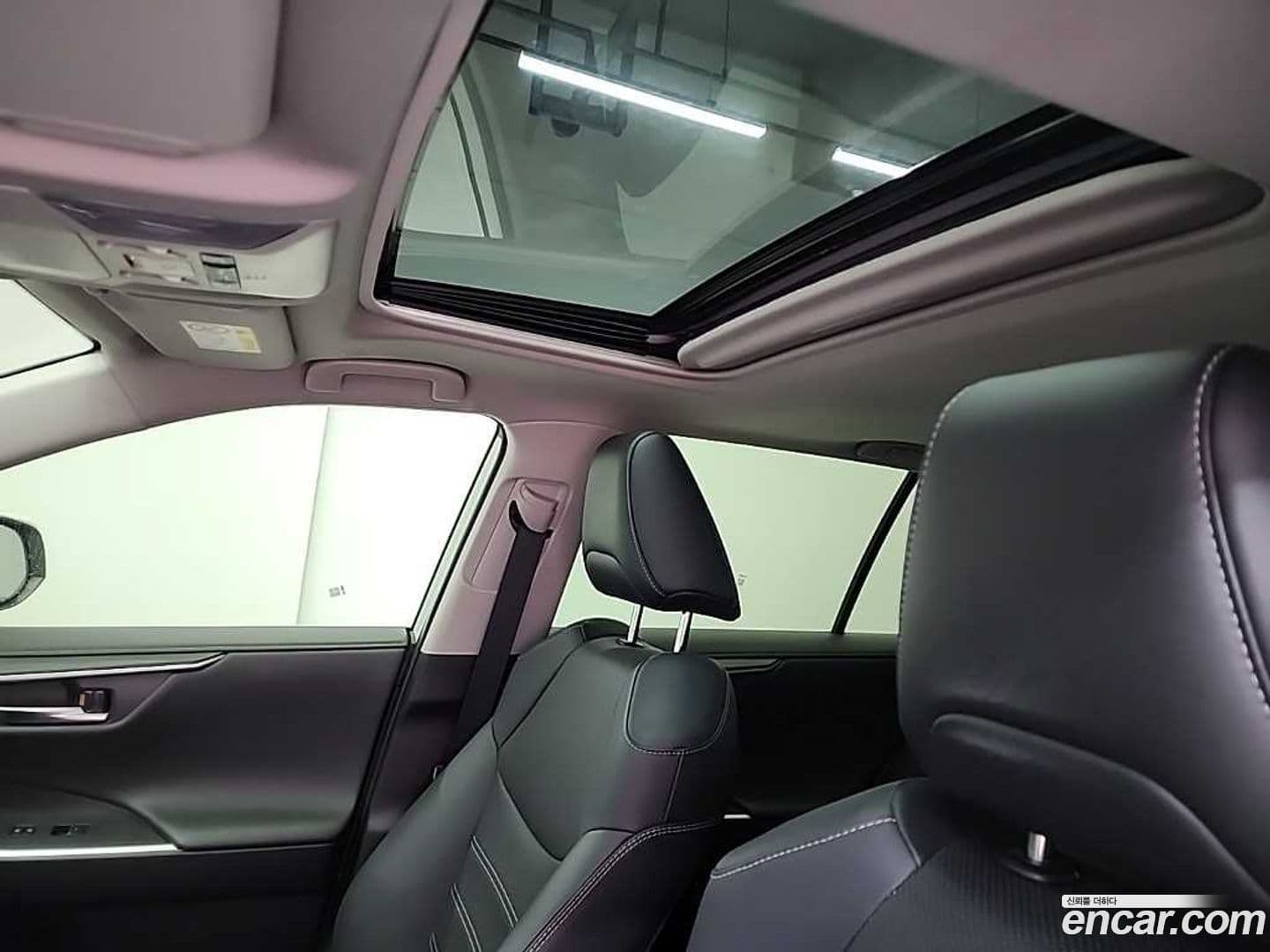 Main__Slider__Photo:RAV4 Toyota 2023.11-14