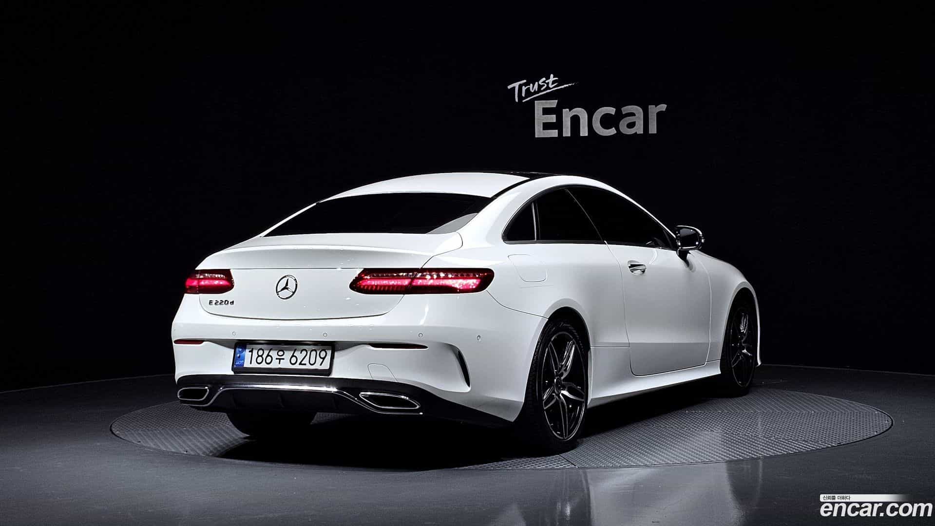 E-Class Mercedes-Benz 2018.6-OUTER-002
