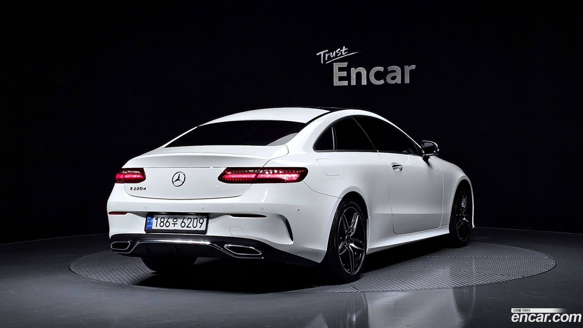 Main__Slider__Photo:E-Class Mercedes-Benz 2018.6-1