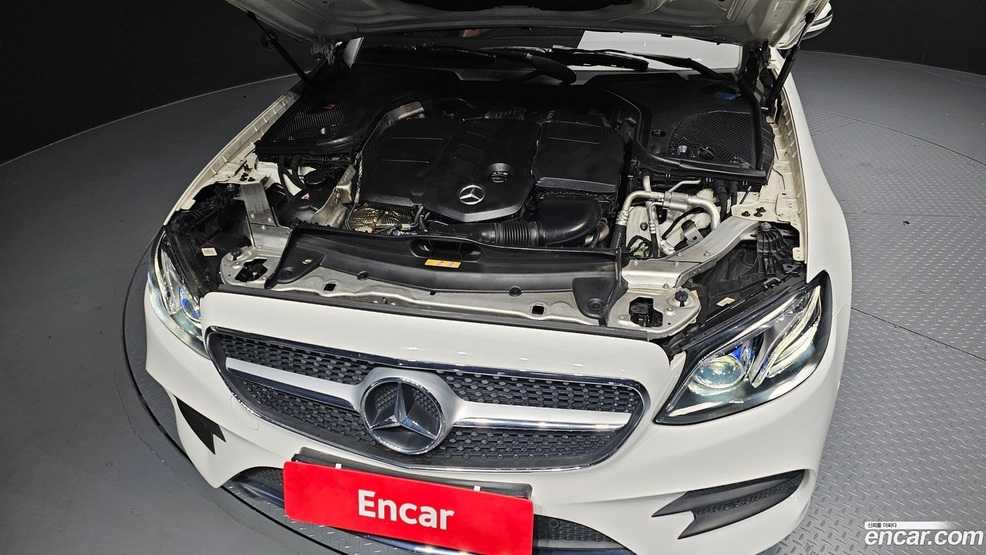 Main__Slider__Photo:E-Class Mercedes-Benz 2018.6-5