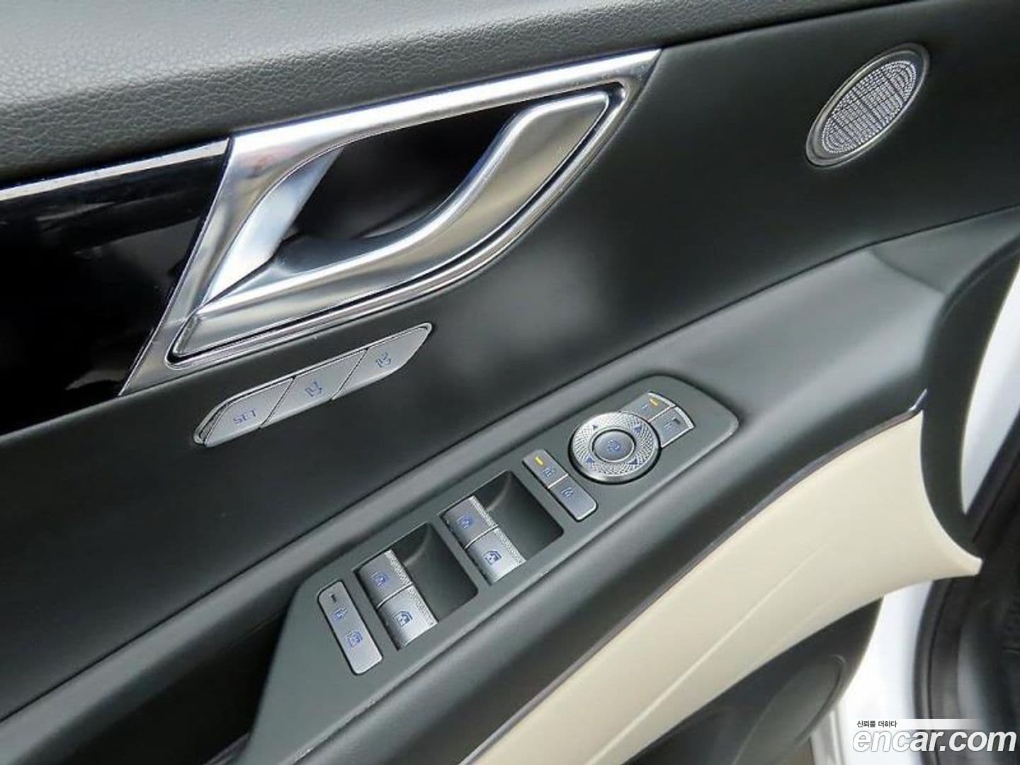 Main__Slider__Photo:GV80 Genesis 2023.10-11