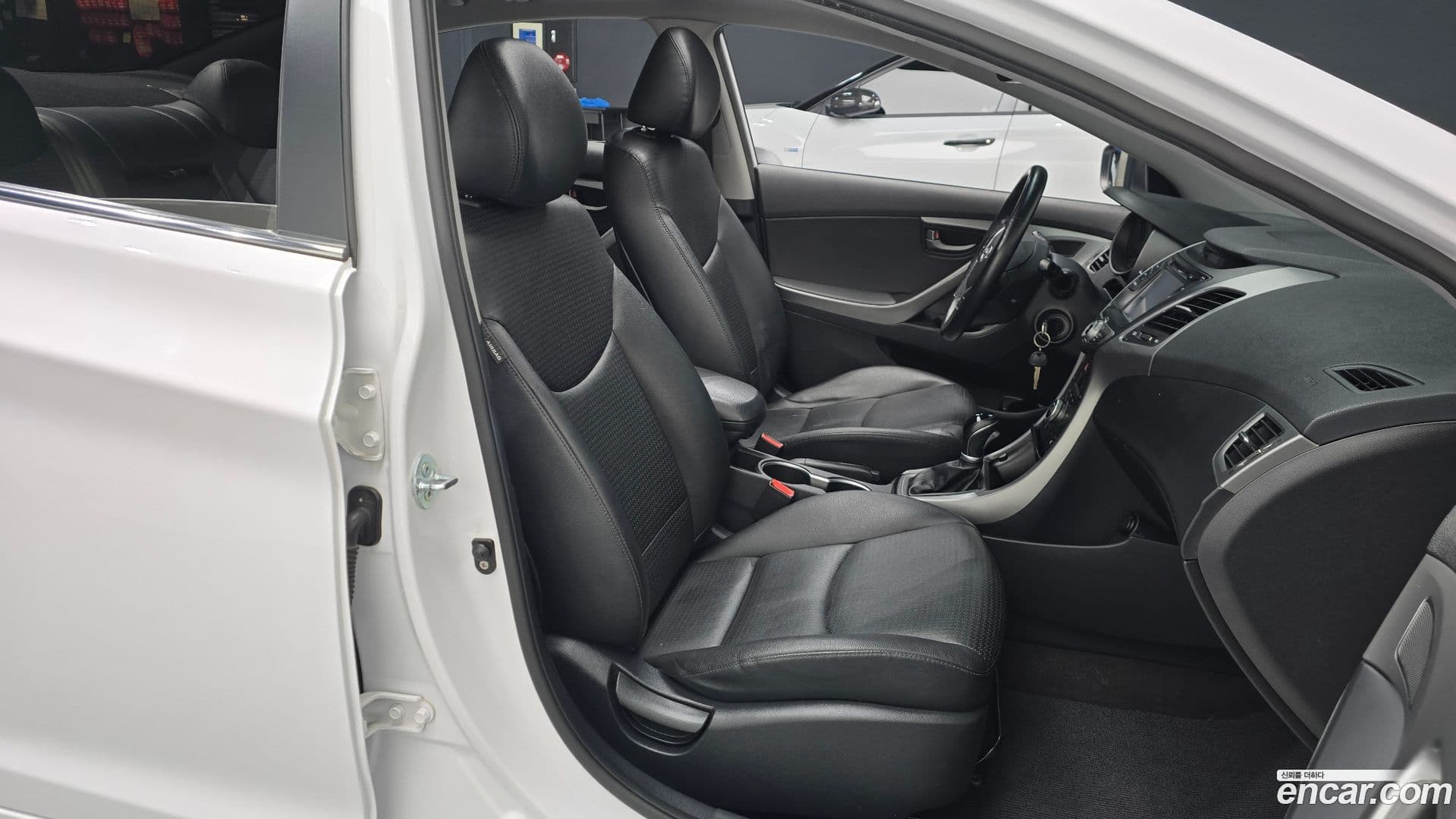 Main__Slider__Photo:AVANTE Hyundai 2015.1-9