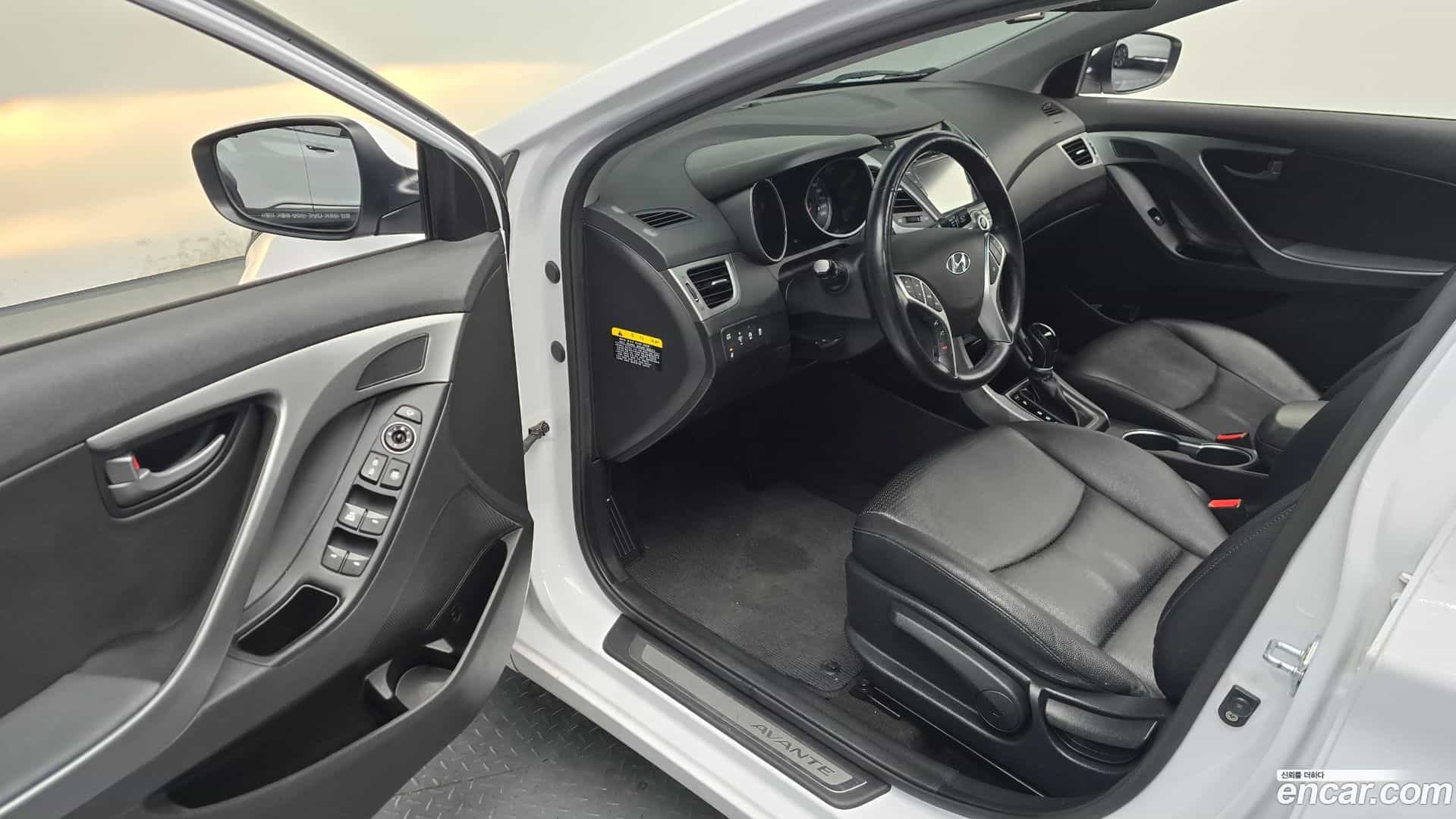 AVANTE Hyundai 2015.1-OPTION-015