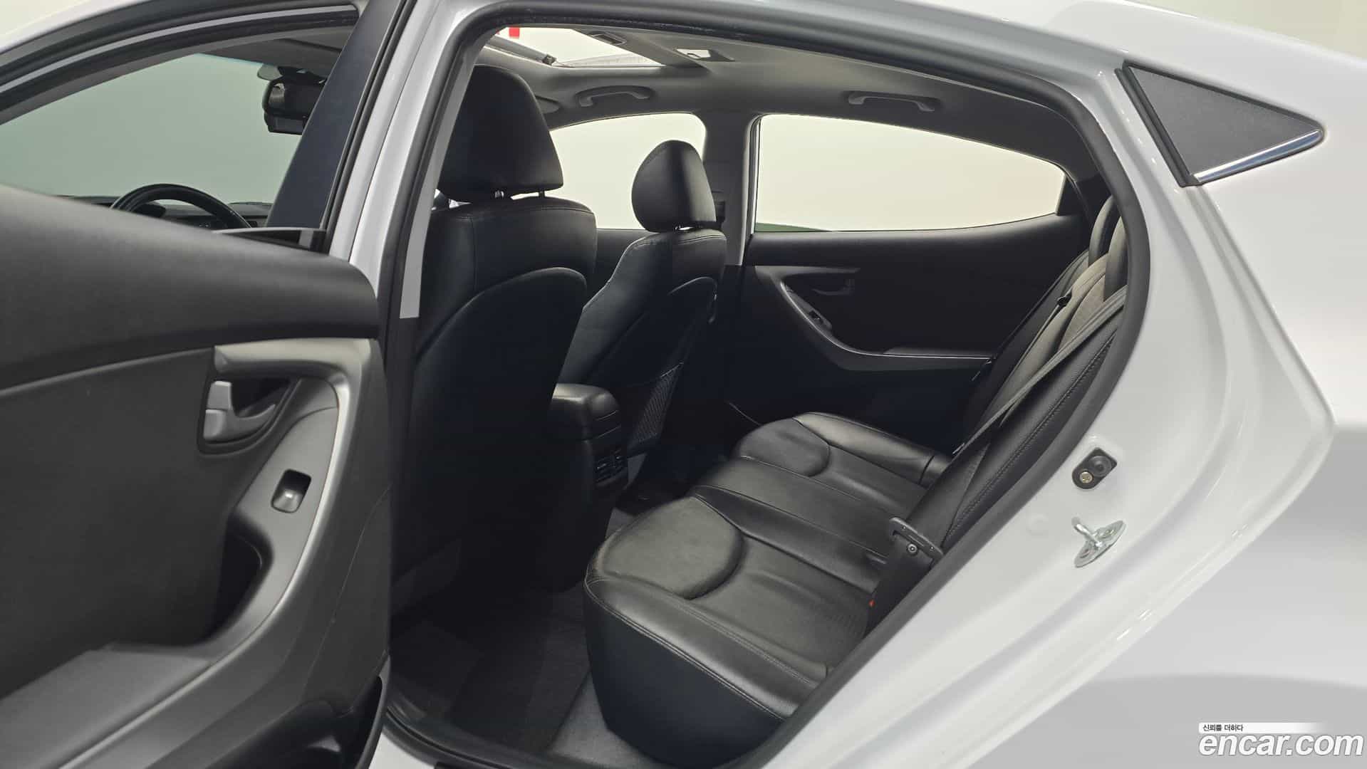 AVANTE Hyundai 2015.1-OPTION-016