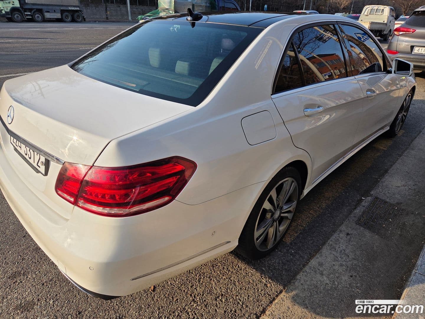 Main__Slider__Photo:E-Class Mercedes-Benz 2013.10-1