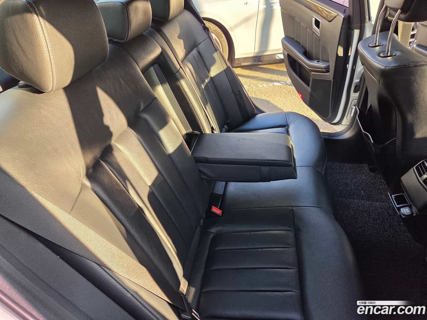 E-Class Mercedes-Benz 2013.10-INNER-010