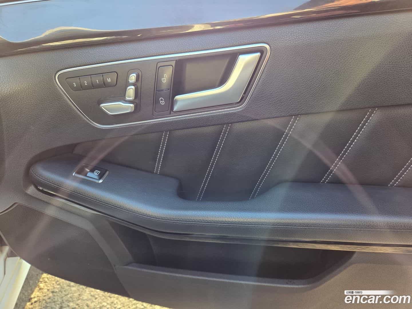 E-Class Mercedes-Benz 2013.10-OPTION-023