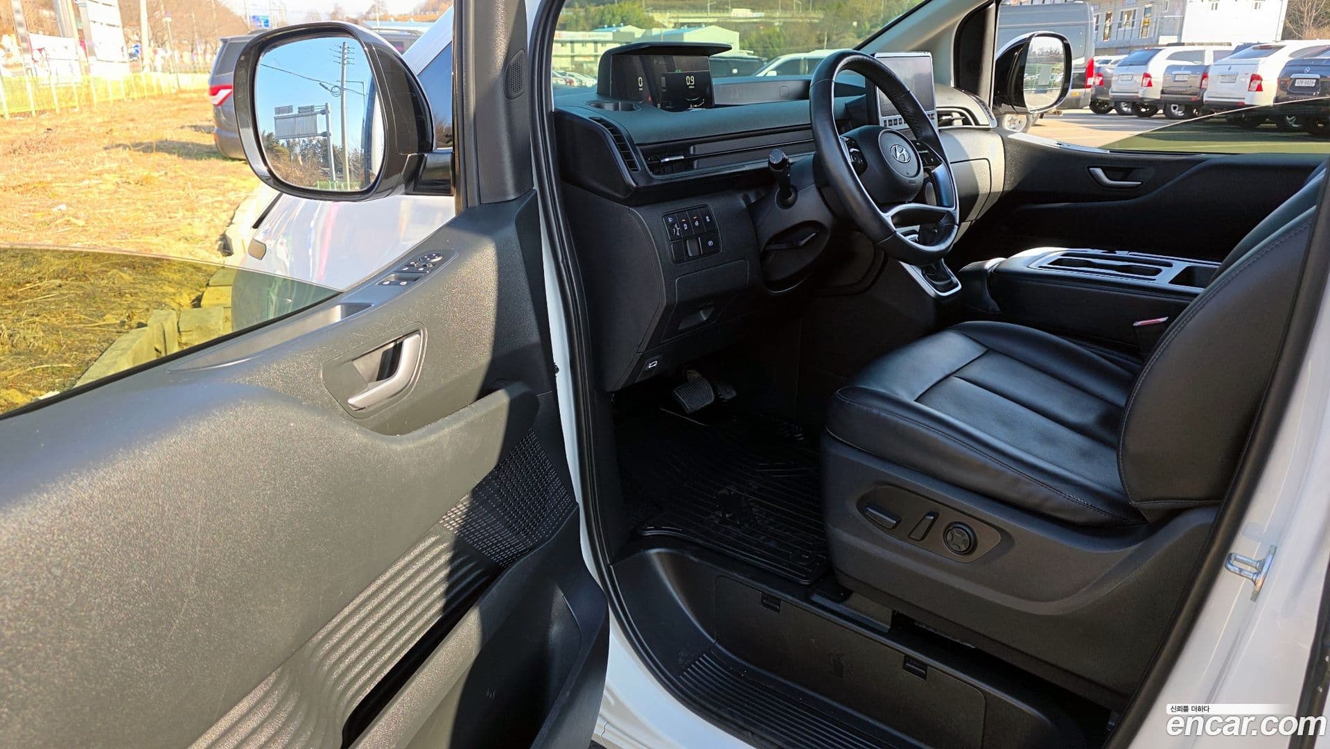 Main__Slider__Photo:Staria Hyundai 2023.3-10