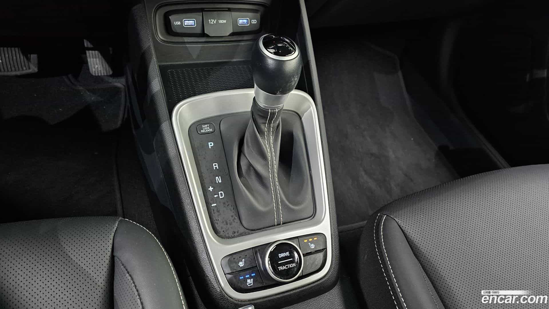 Venue Hyundai 2022.5-INNER-009