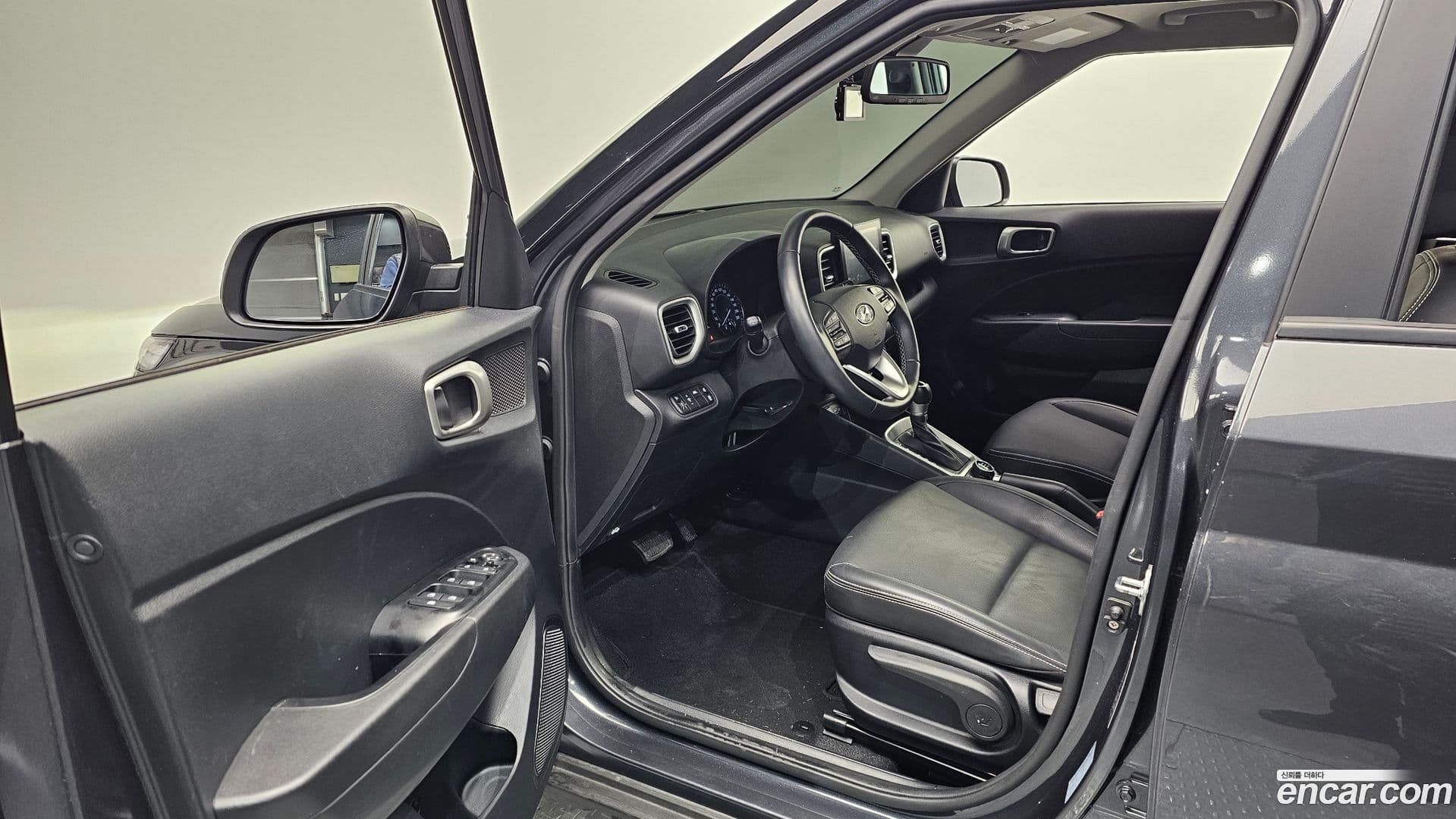 Main__Slider__Photo:Venue Hyundai 2022.5-9