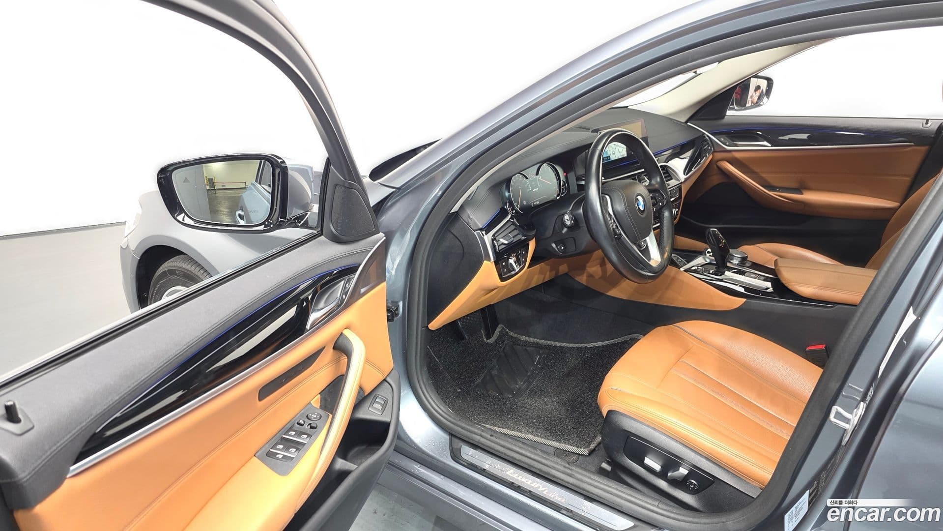 Main__Slider__Photo:5-Series BMW 2018.9-10