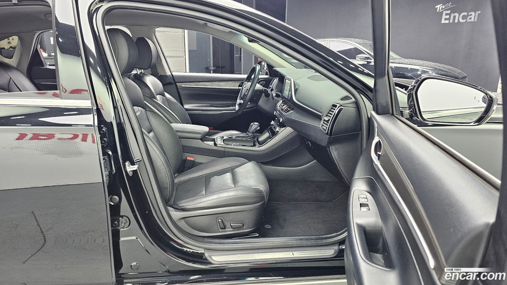 Main__Slider__Photo:Grandeur Hyundai 2018.5-10