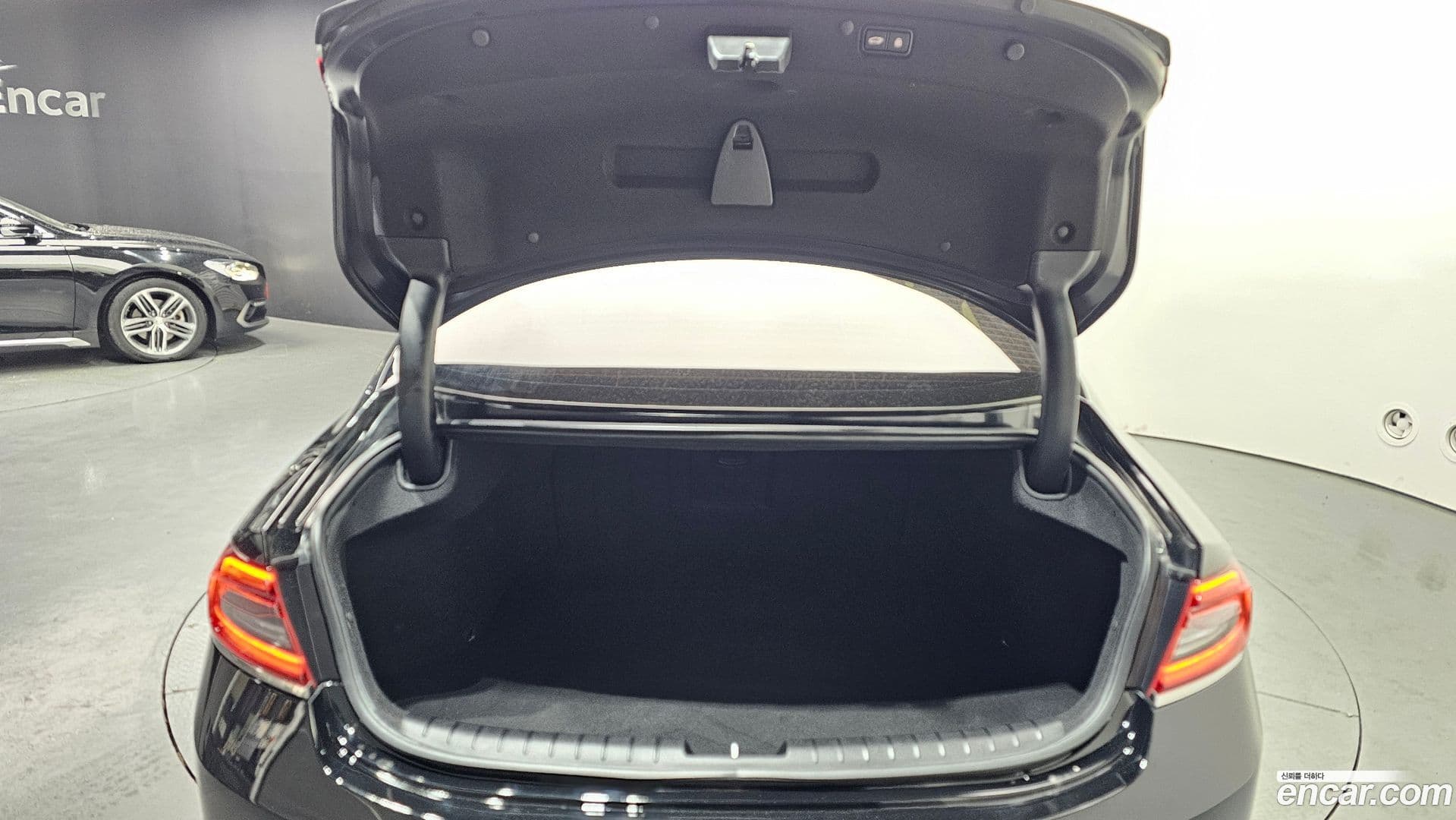 Main__Slider__Photo:Grandeur Hyundai 2018.5-19