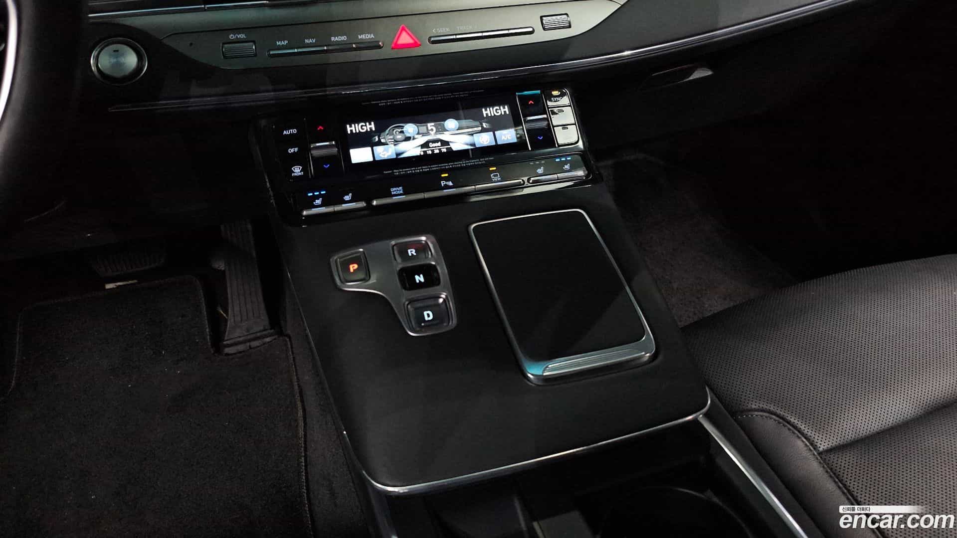 Grandeur Hyundai 2021.11-INNER-009