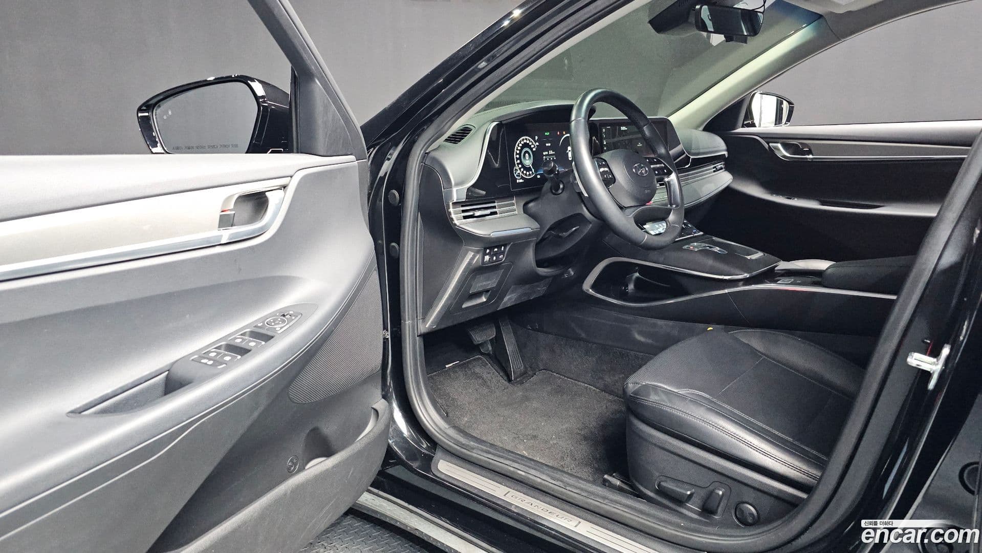 Main__Slider__Photo:Grandeur Hyundai 2021.11-9