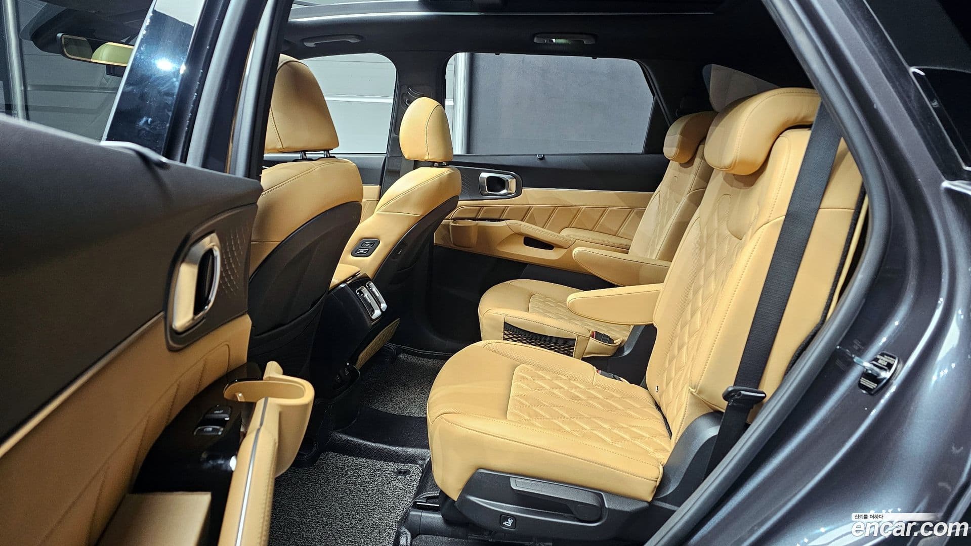 Main__Slider__Photo:Sorento Kia 2021.2-11