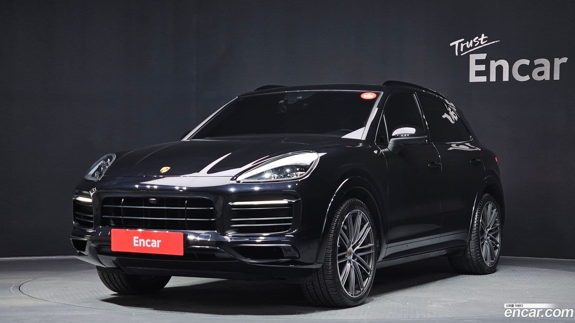 Main__Slider__Photo:Cayenne Porsche 2019.3-0