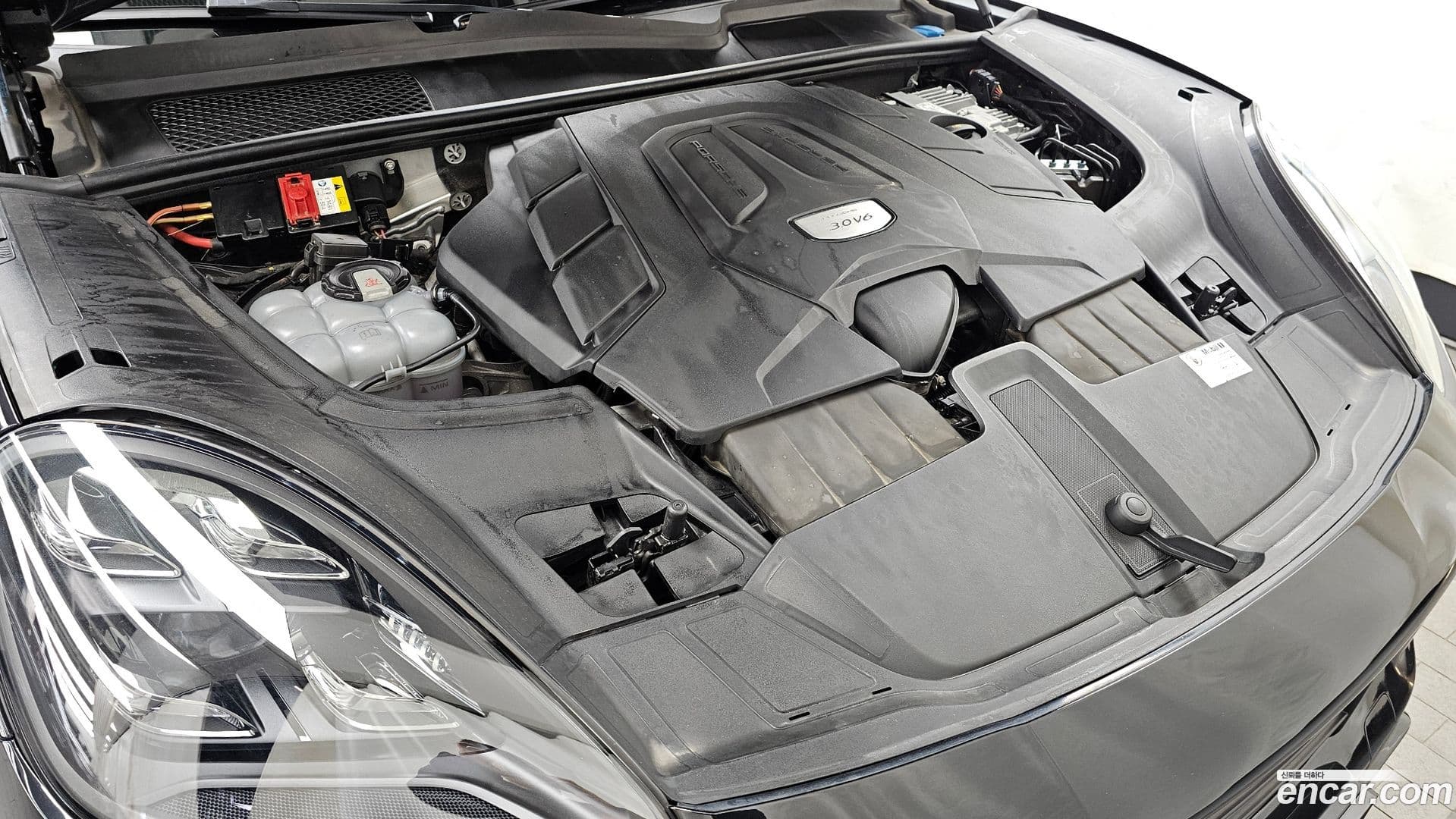 Main__Slider__Photo:Cayenne Porsche 2019.3-5