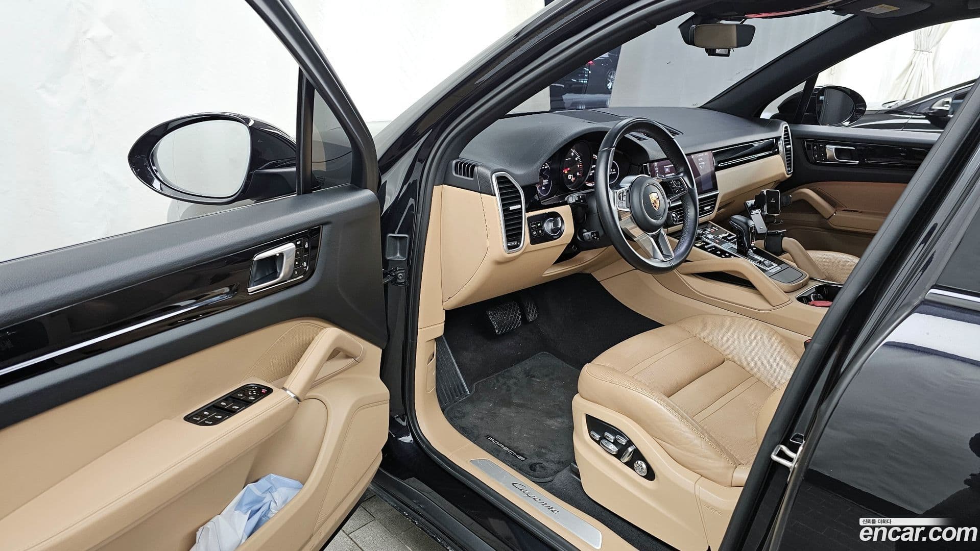 Main__Slider__Photo:Cayenne Porsche 2019.3-9