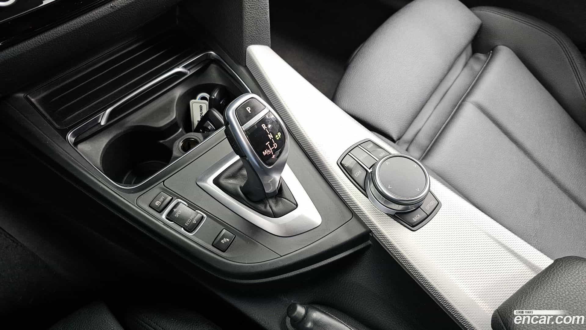 3-Series BMW 2017.10-INNER-009