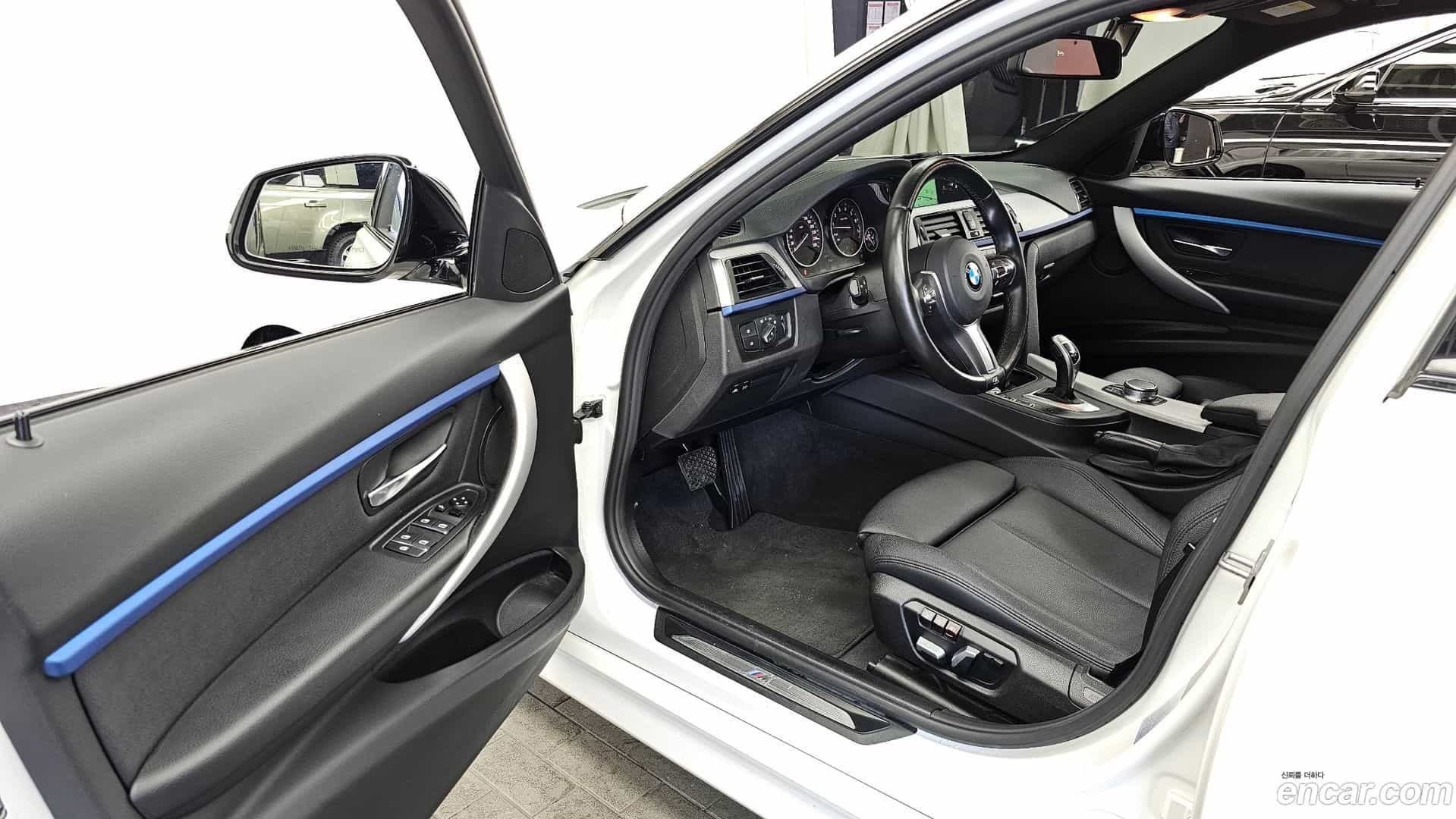 3-Series BMW 2017.10-INNER-010