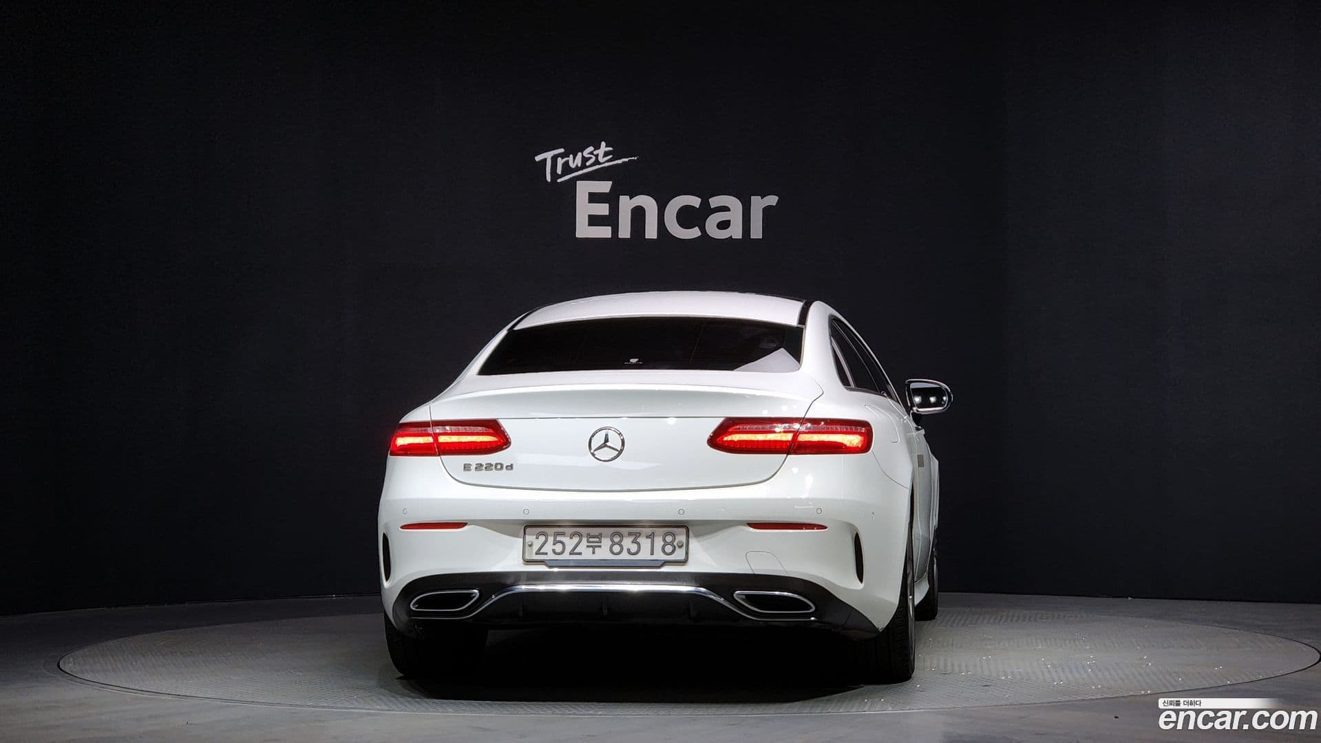 Main__Slider__Photo:E-Class Mercedes-Benz 2020.4-3