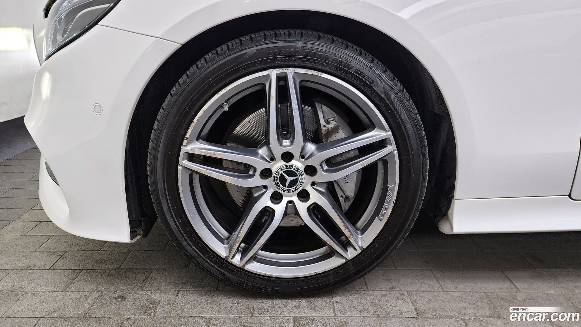 Main__Slider__Photo:E-Class Mercedes-Benz 2020.4-4