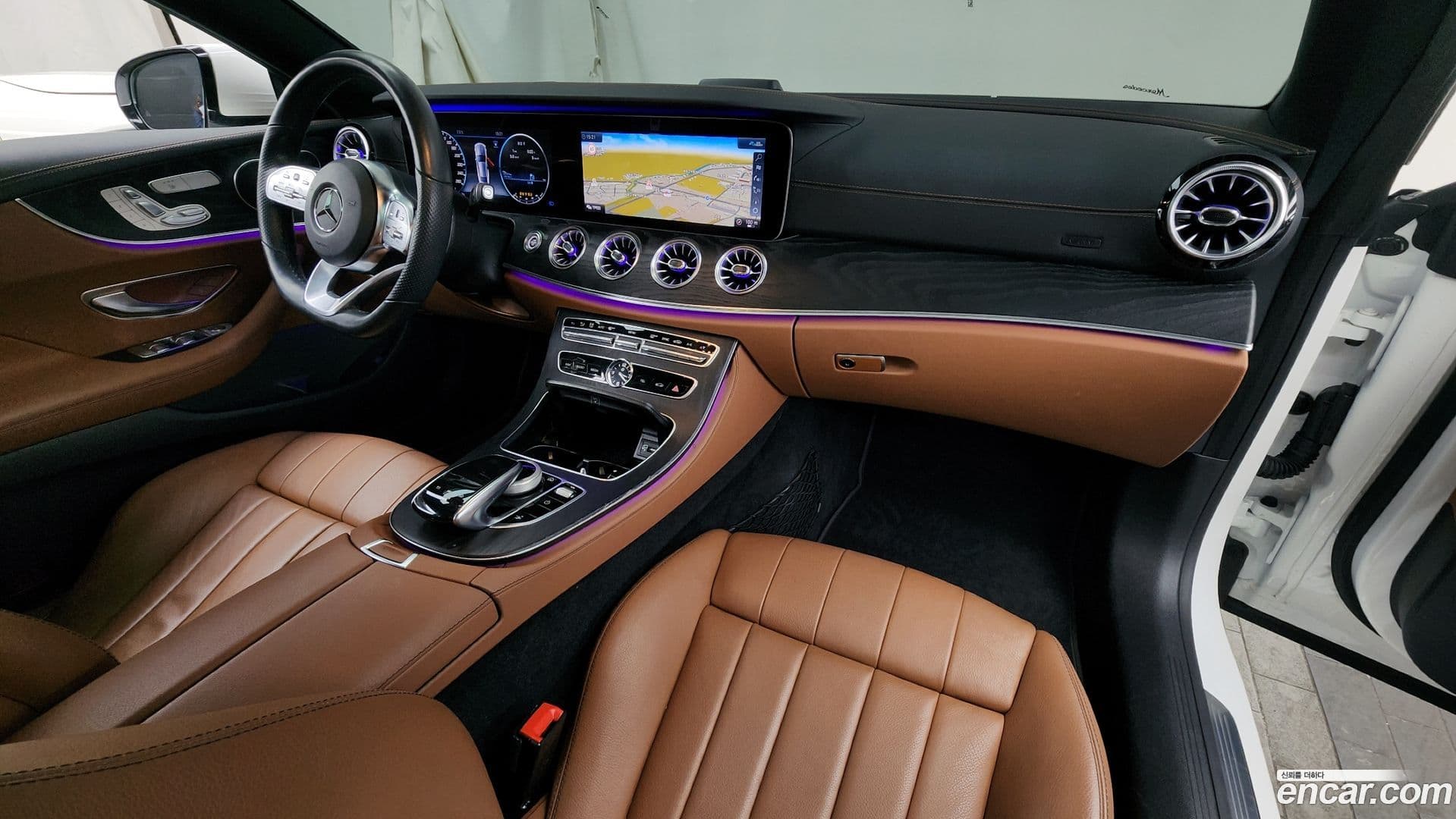 Main__Slider__Photo:E-Class Mercedes-Benz 2020.4-6
