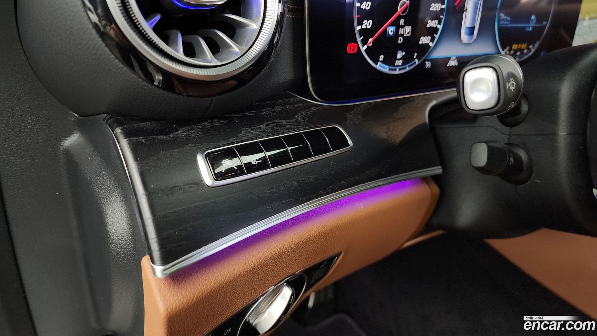 Main__Slider__Photo:E-Class Mercedes-Benz 2020.4-15