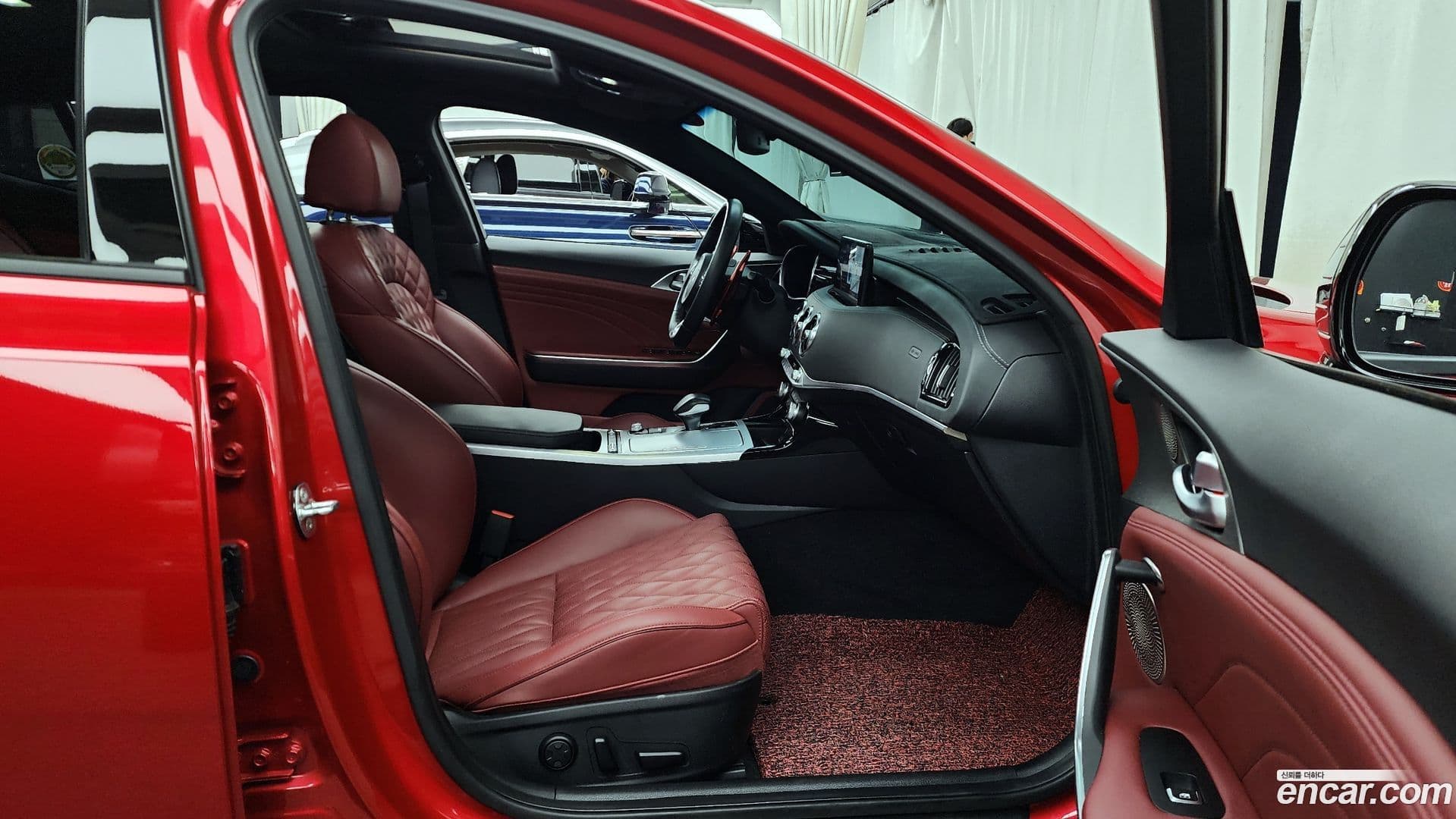 Main__Slider__Photo:Stinger Kia 2022.1-10