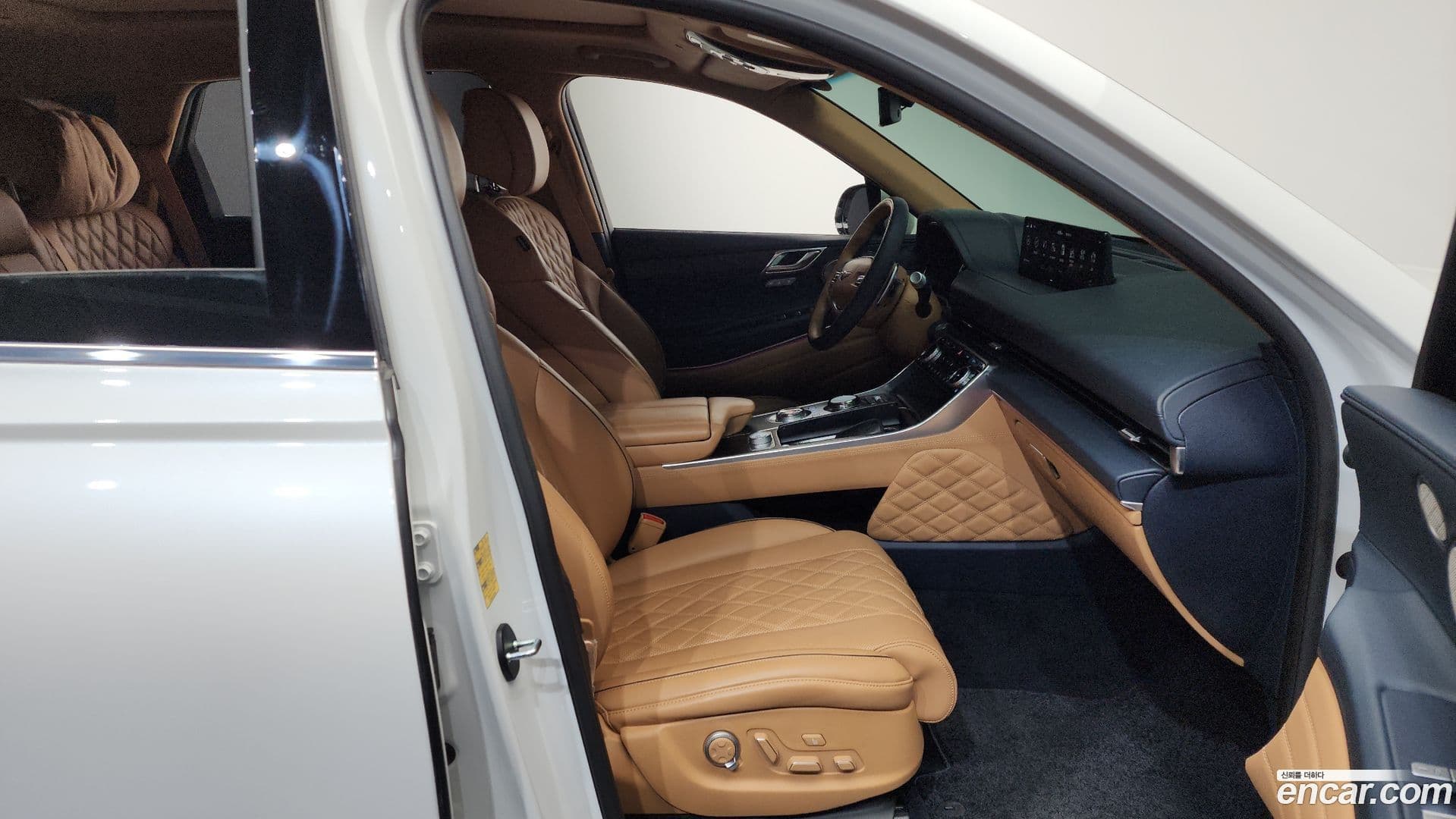 Main__Slider__Photo:GV80 Genesis 2023.3-10