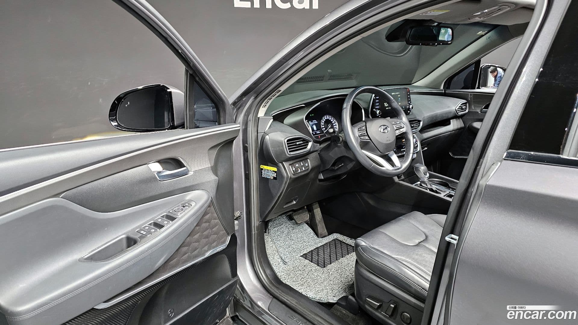 Main__Slider__Photo:Santafe Hyundai 2018.5-10