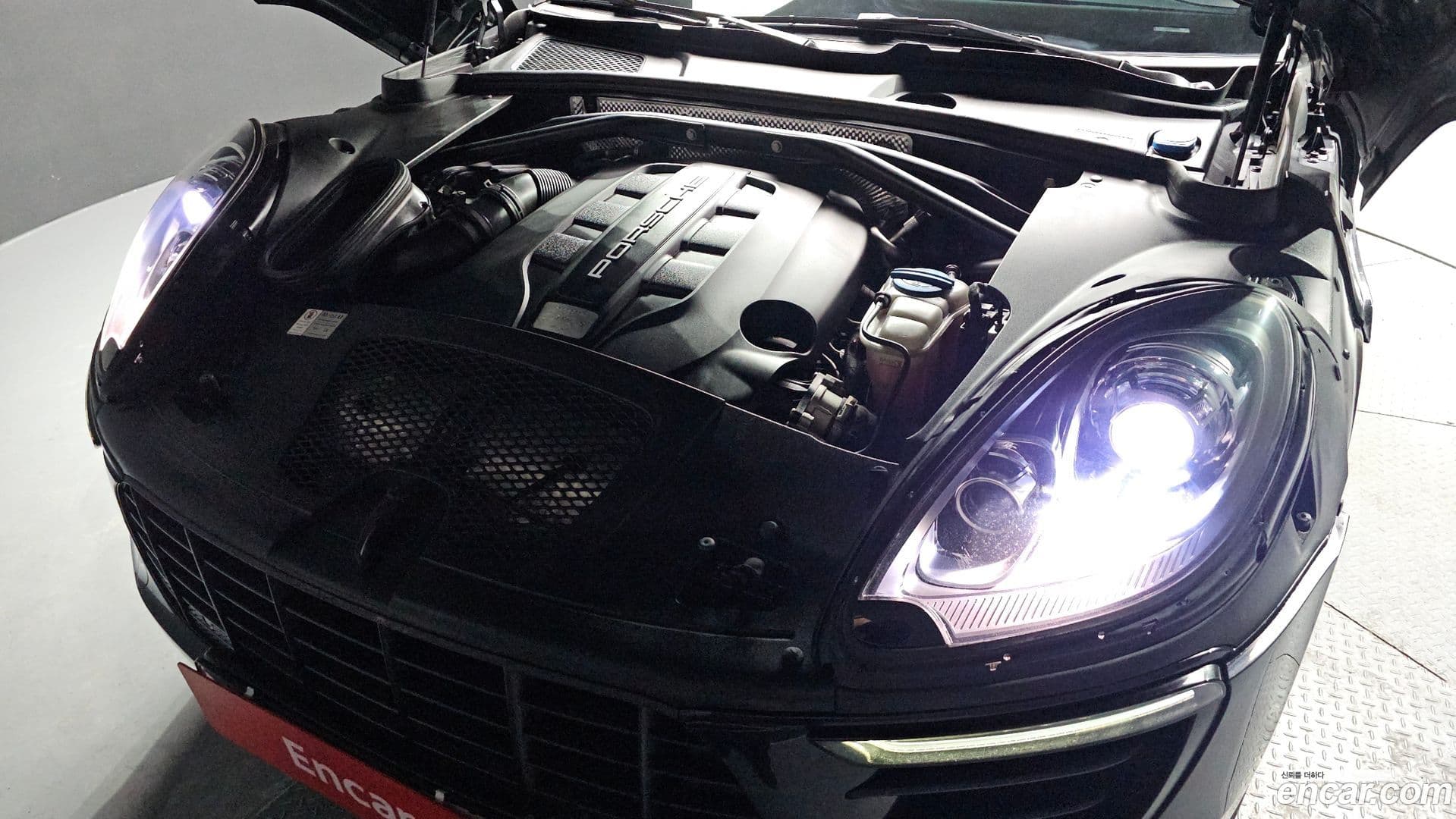 Main__Slider__Photo:Macan Porsche 2017.11-5