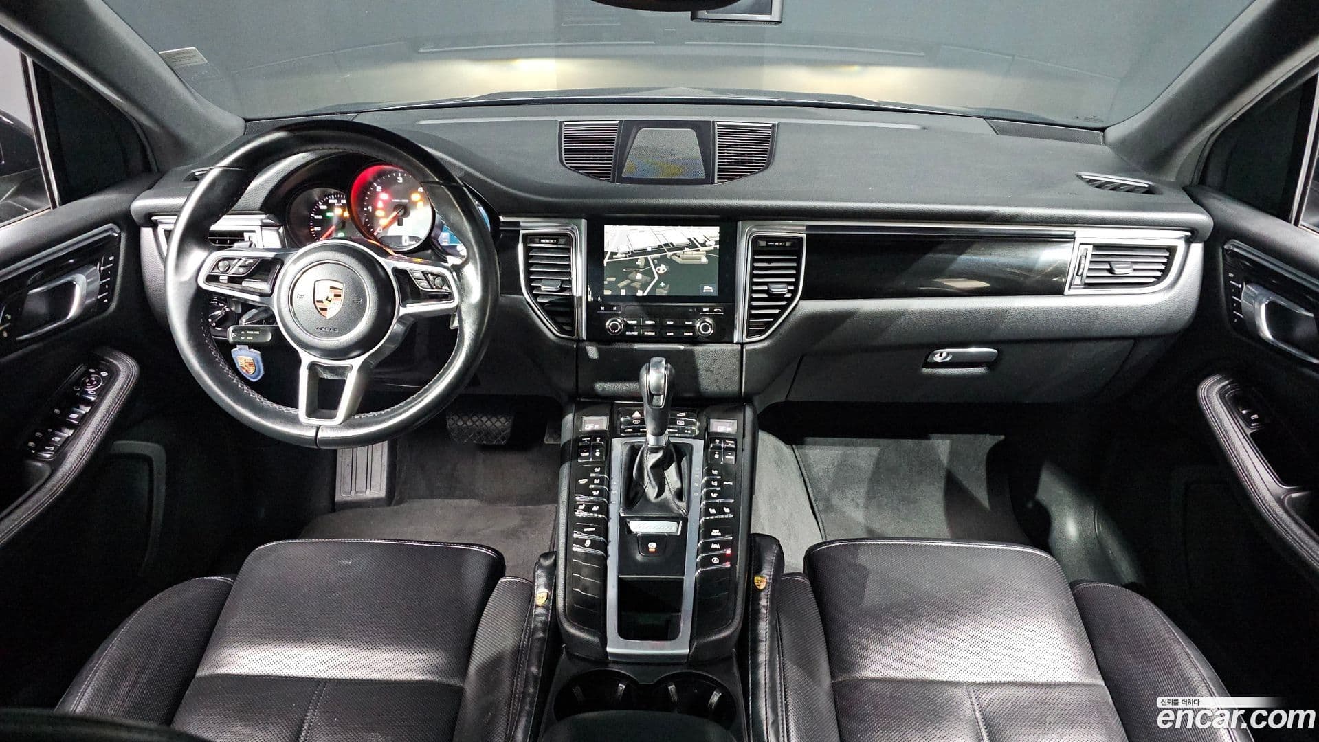 Main__Slider__Photo:Macan Porsche 2017.11-6