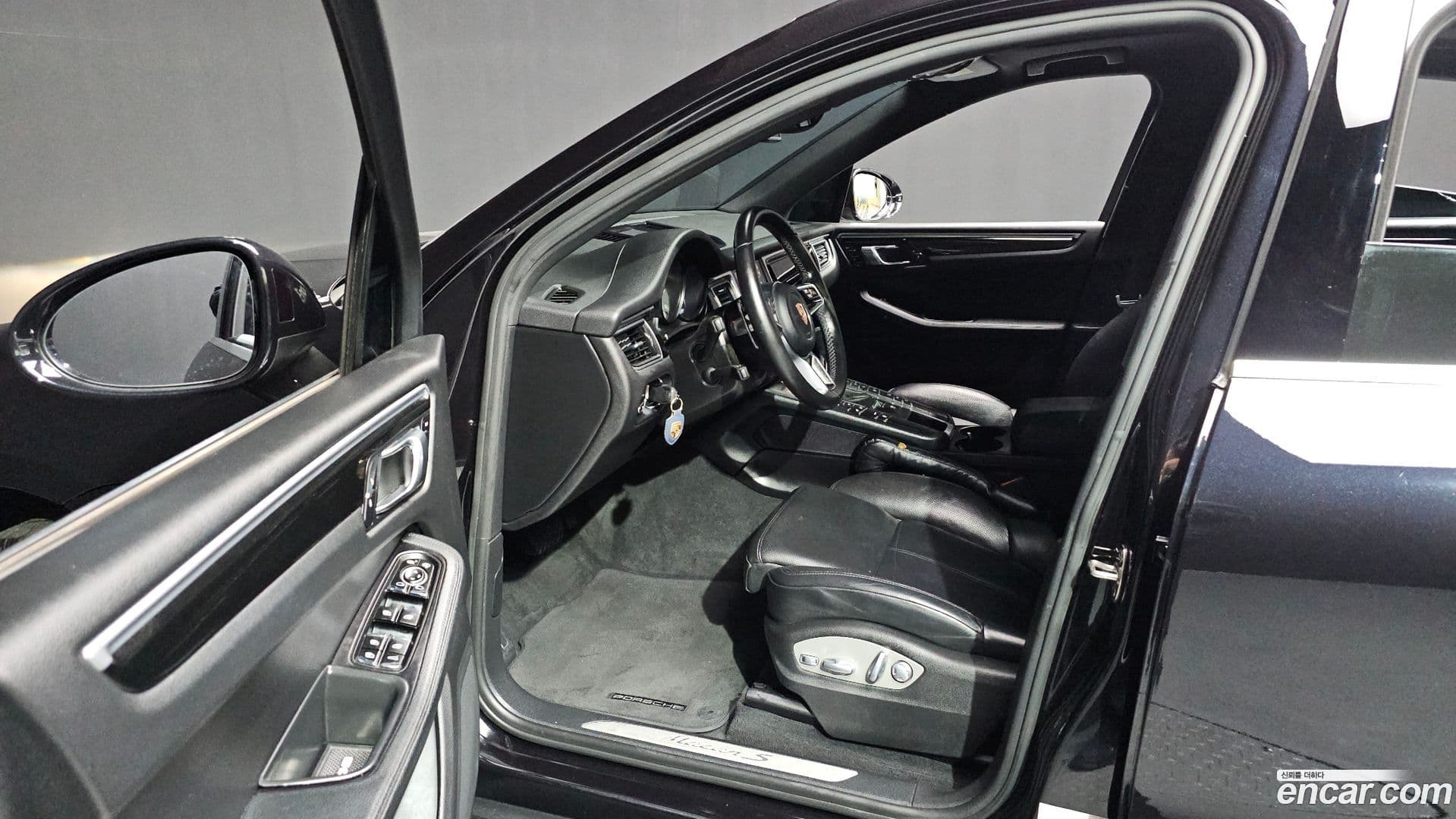 Main__Slider__Photo:Macan Porsche 2017.11-9