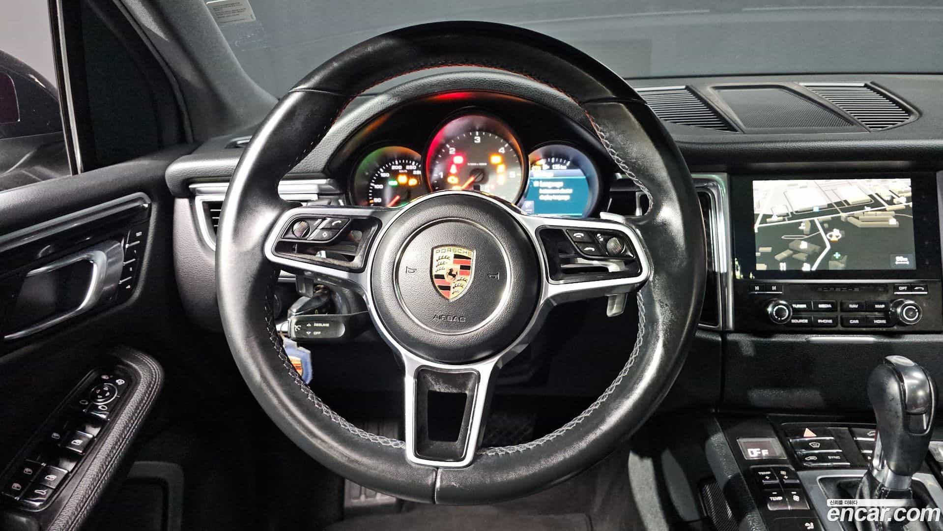 Macan Porsche 2017.11-OPTION-015