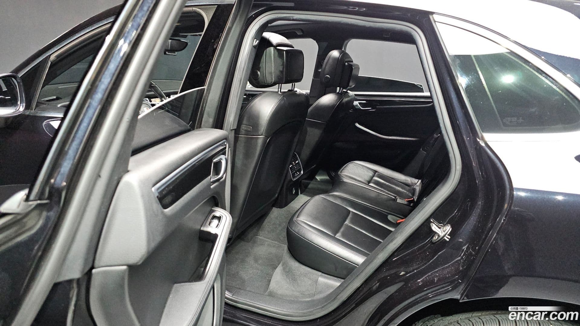 Main__Slider__Photo:Macan Porsche 2017.11-18