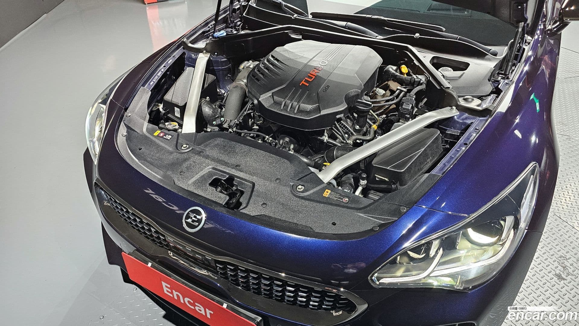 Main__Slider__Photo:Stinger Kia 2019.1-5