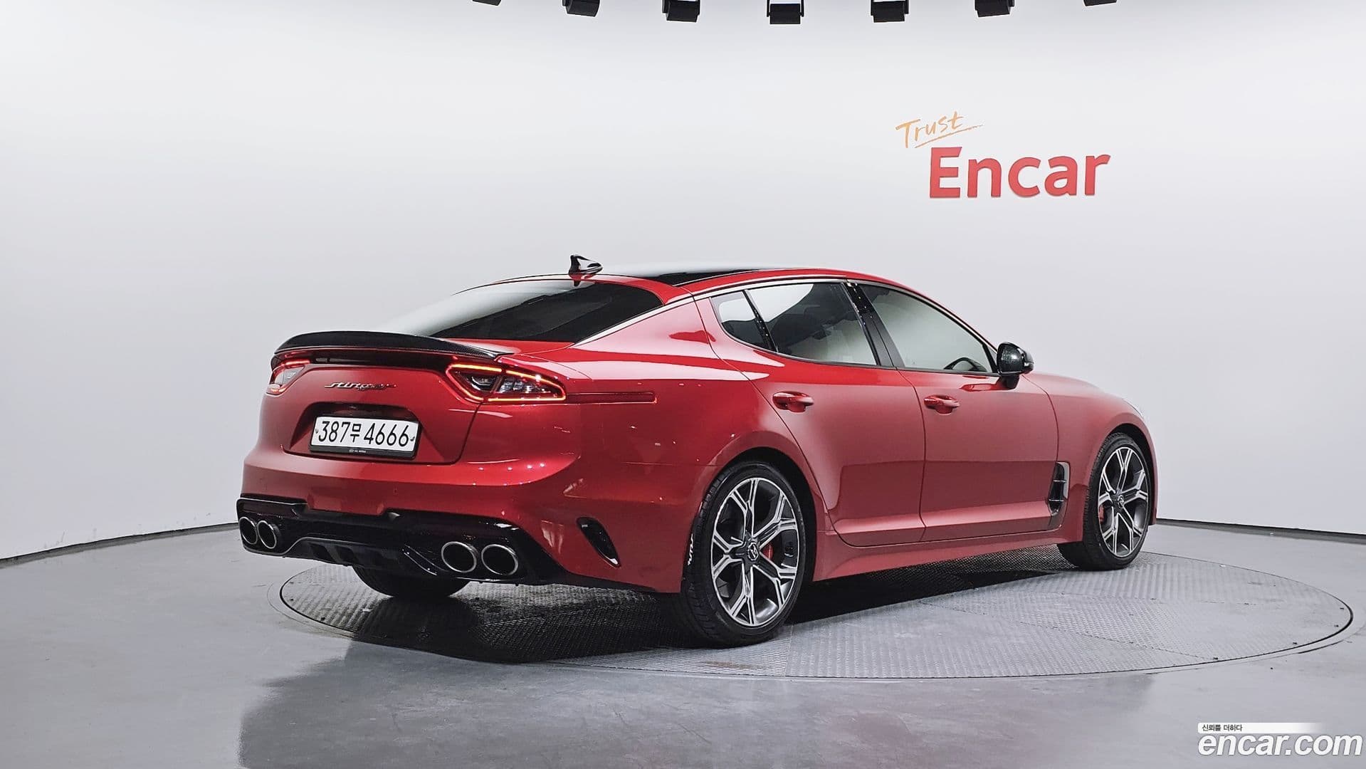 Main__Slider__Photo:Stinger Kia 2020.4-1