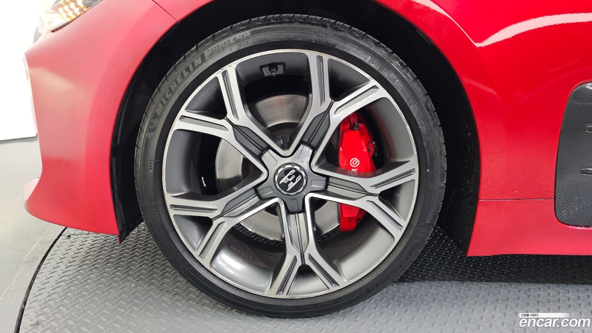 Main__Slider__Photo:Stinger Kia 2020.4-4